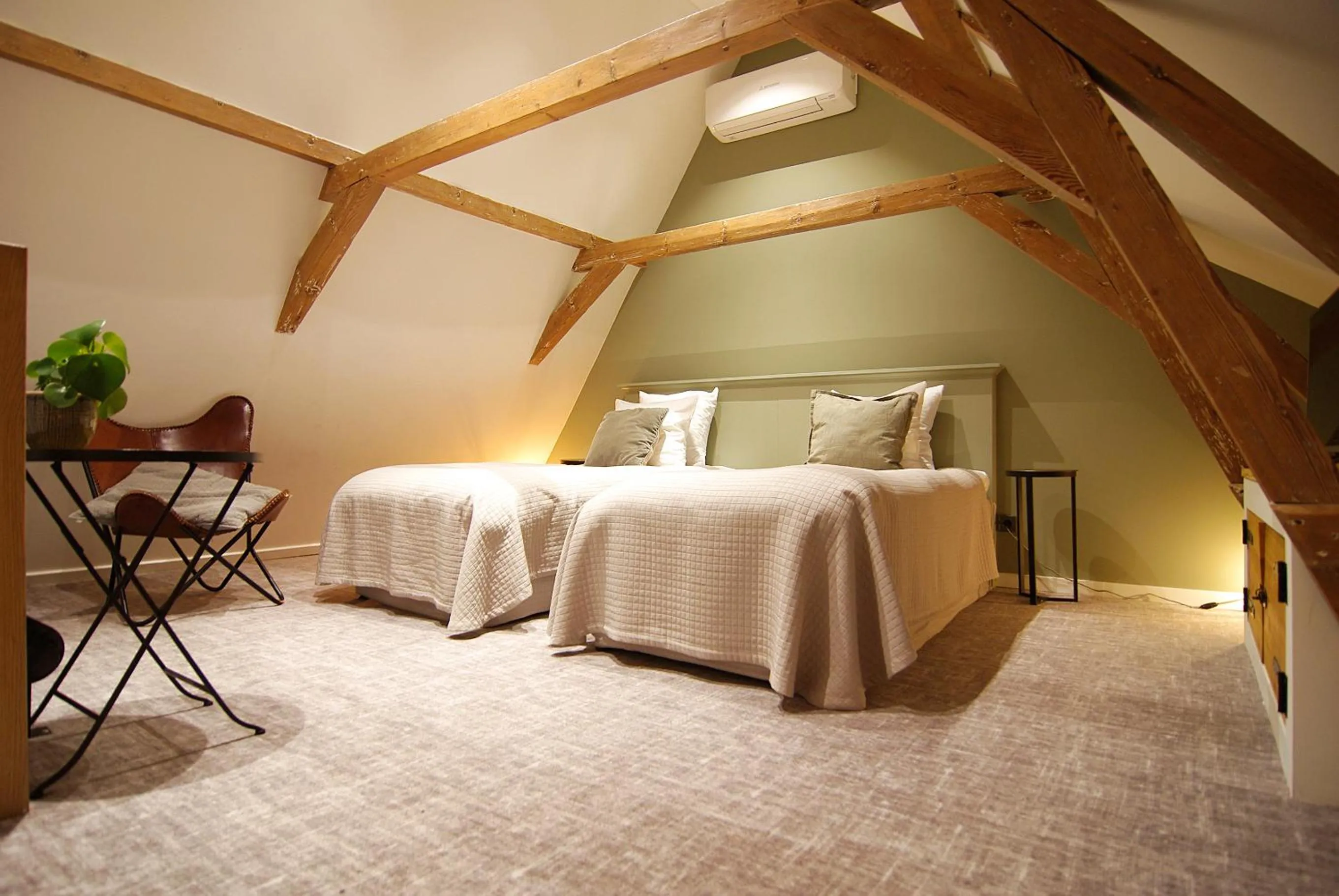 Bed in Authentic Farmhouse - De Vergulden Eenhoorn