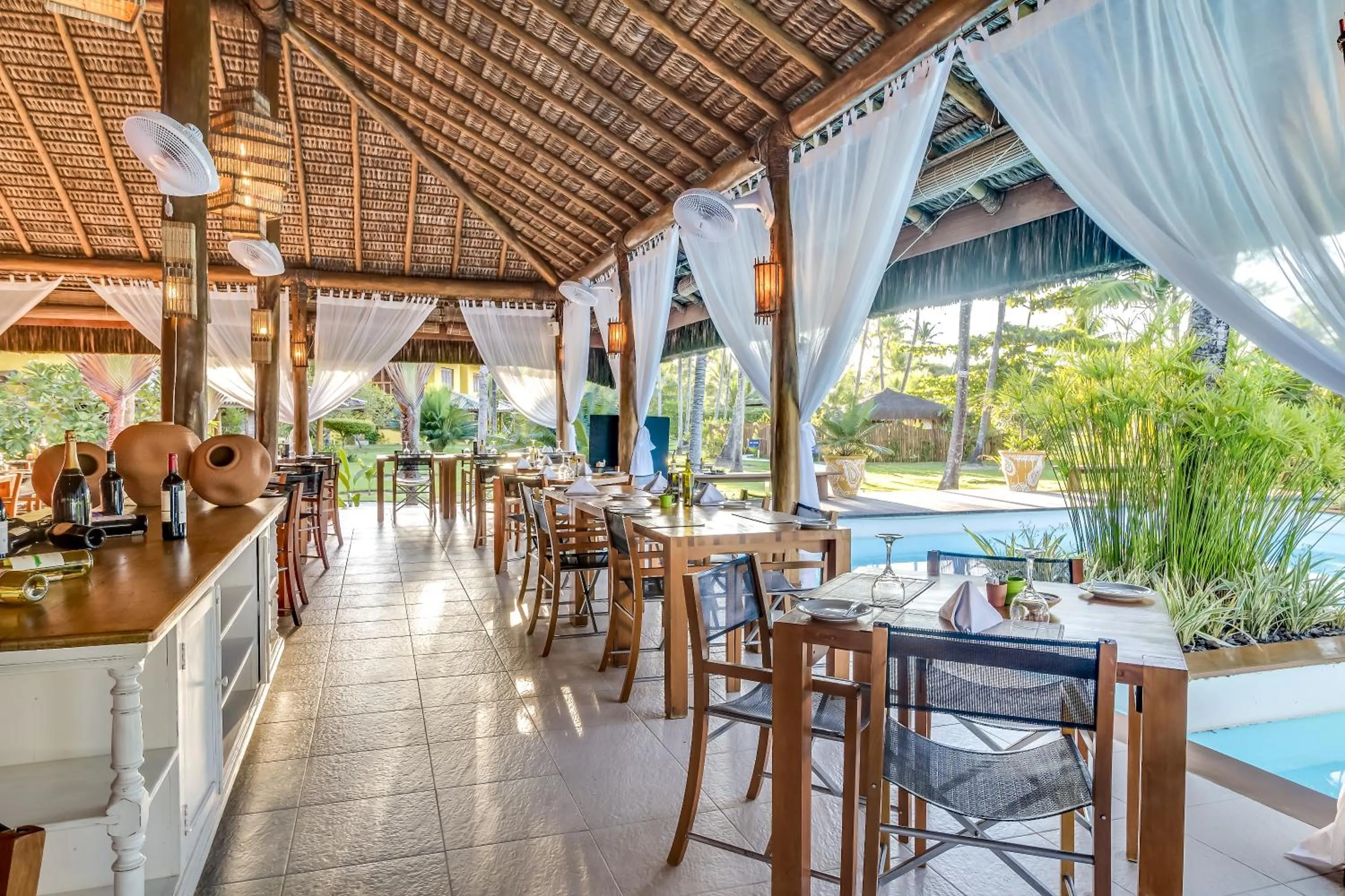 Restaurant/places to eat in Villa dos Corais