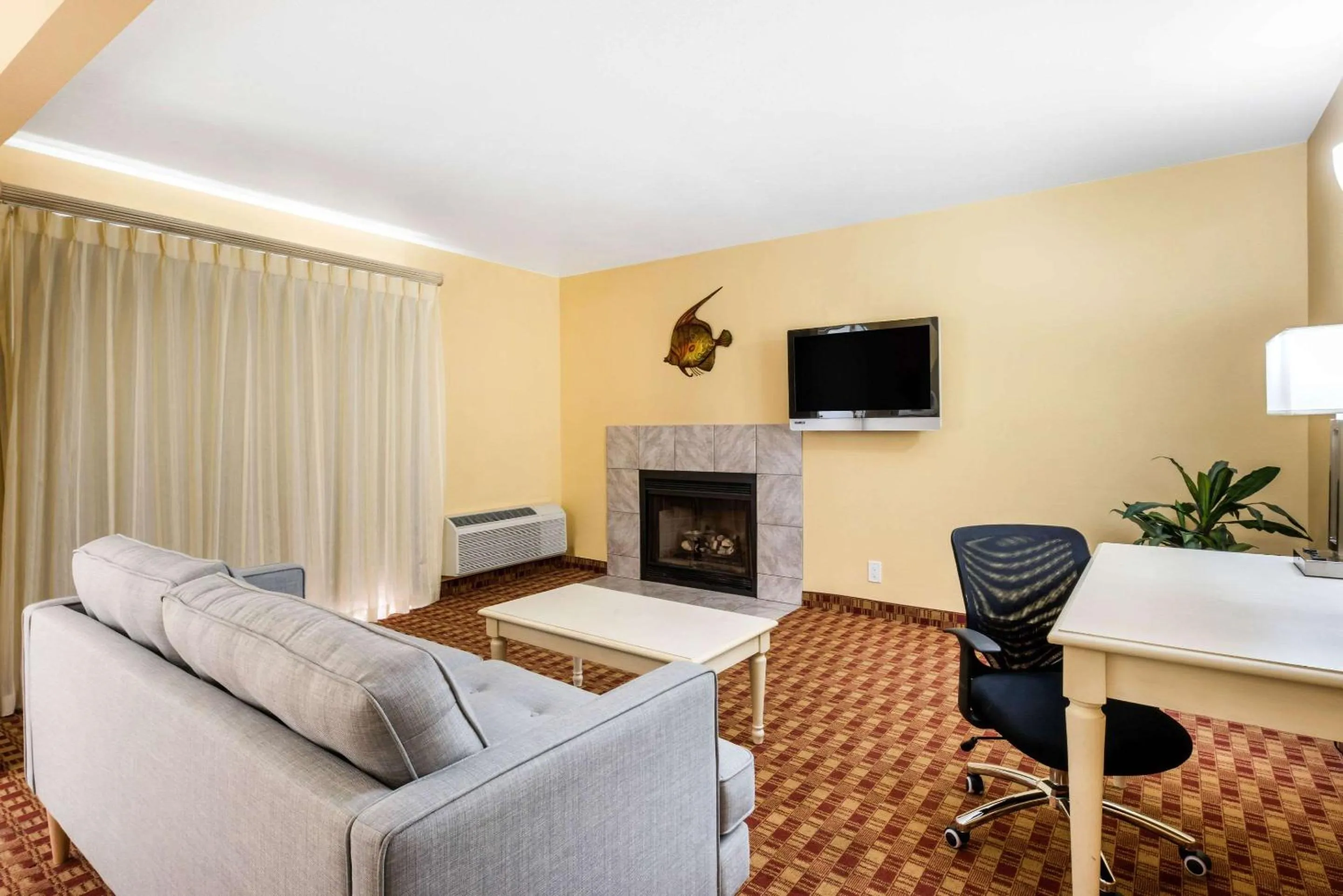 Photo of the whole room in Quality Inn & Suites Capitola By the Sea