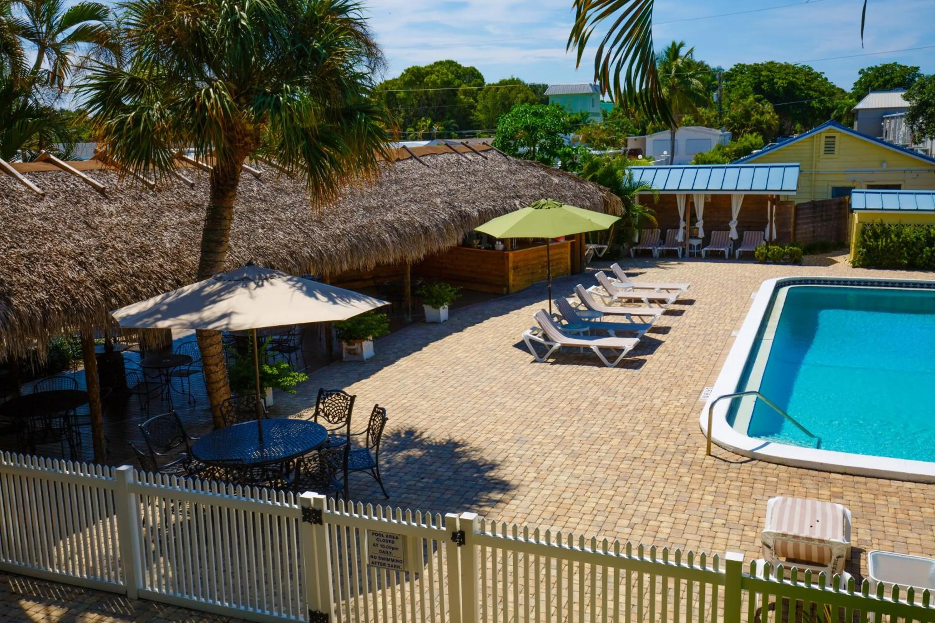 Swimming pool in Naples Garden Inn