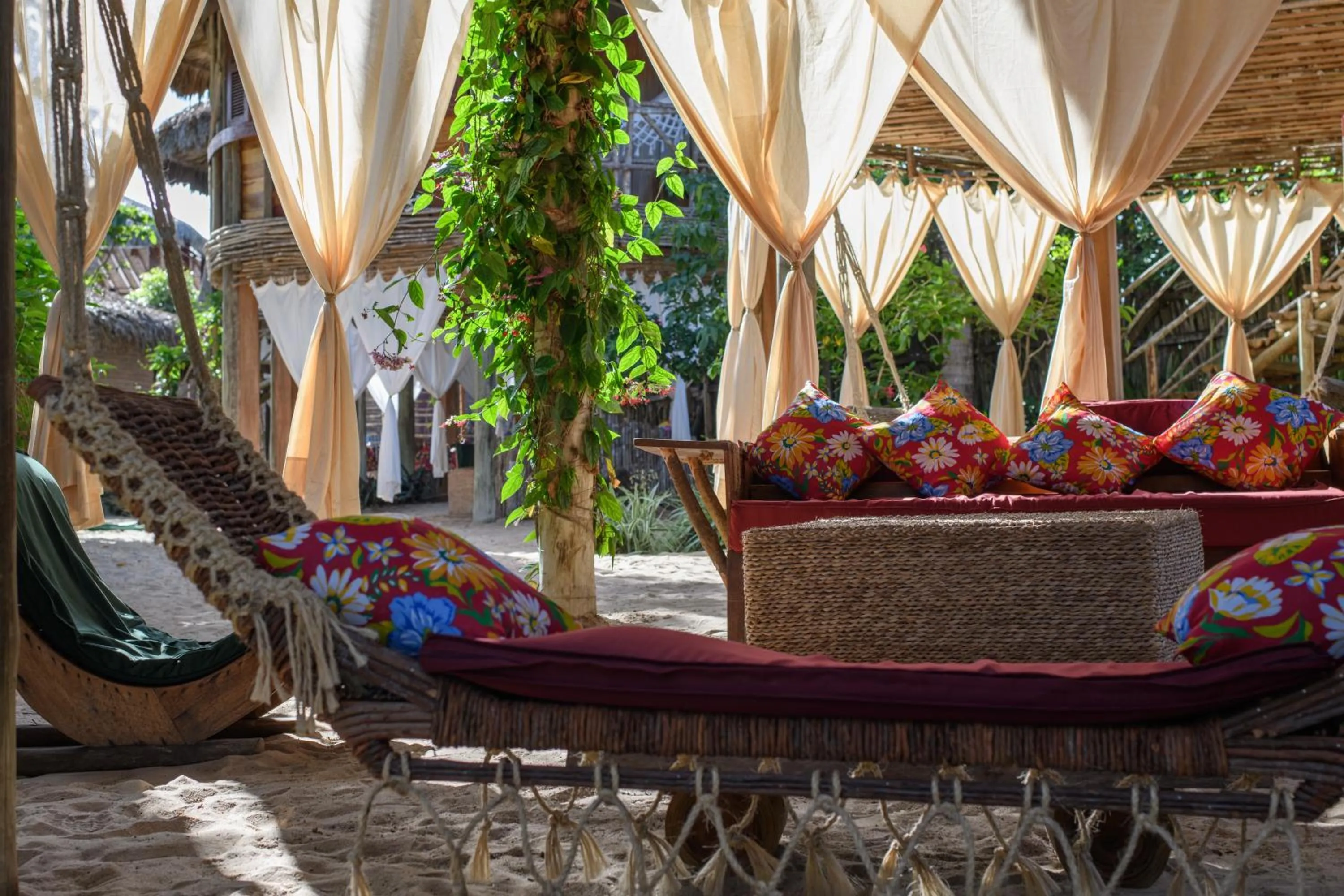 High Stilt House Dunes in Vila Kalango
