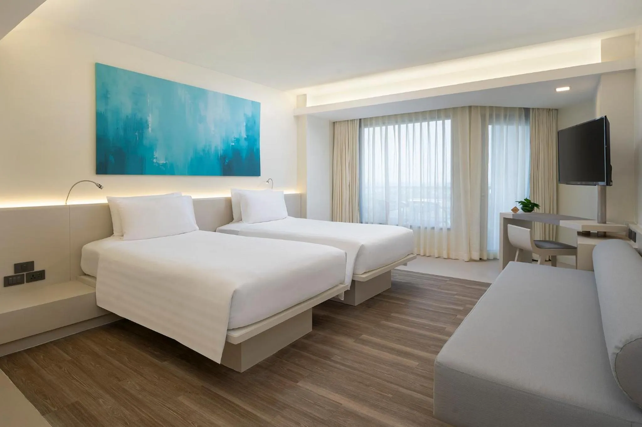 Bedroom, Bed in Pullman Pattaya Hotel G