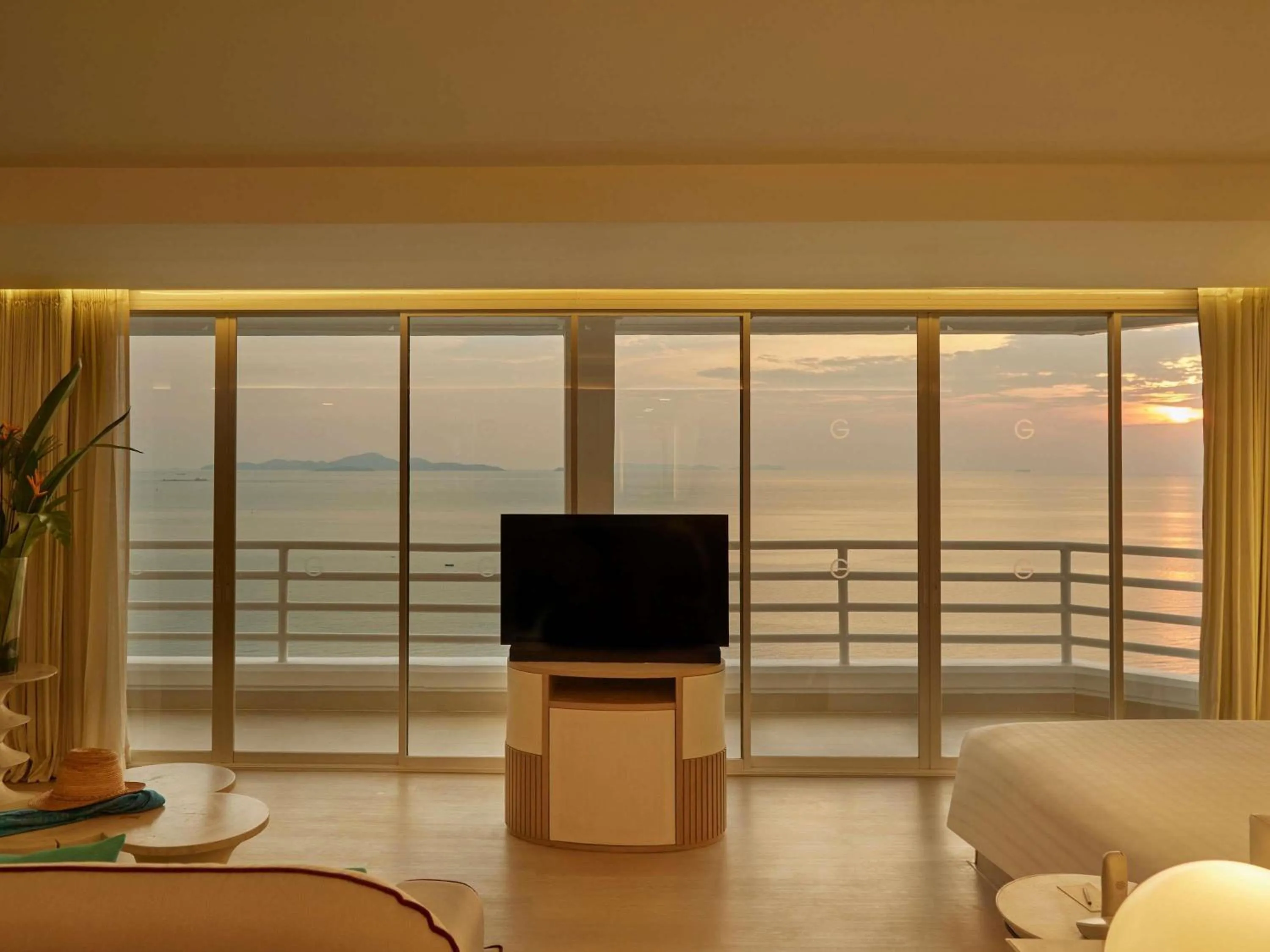 Bedroom in Pullman Pattaya Hotel G