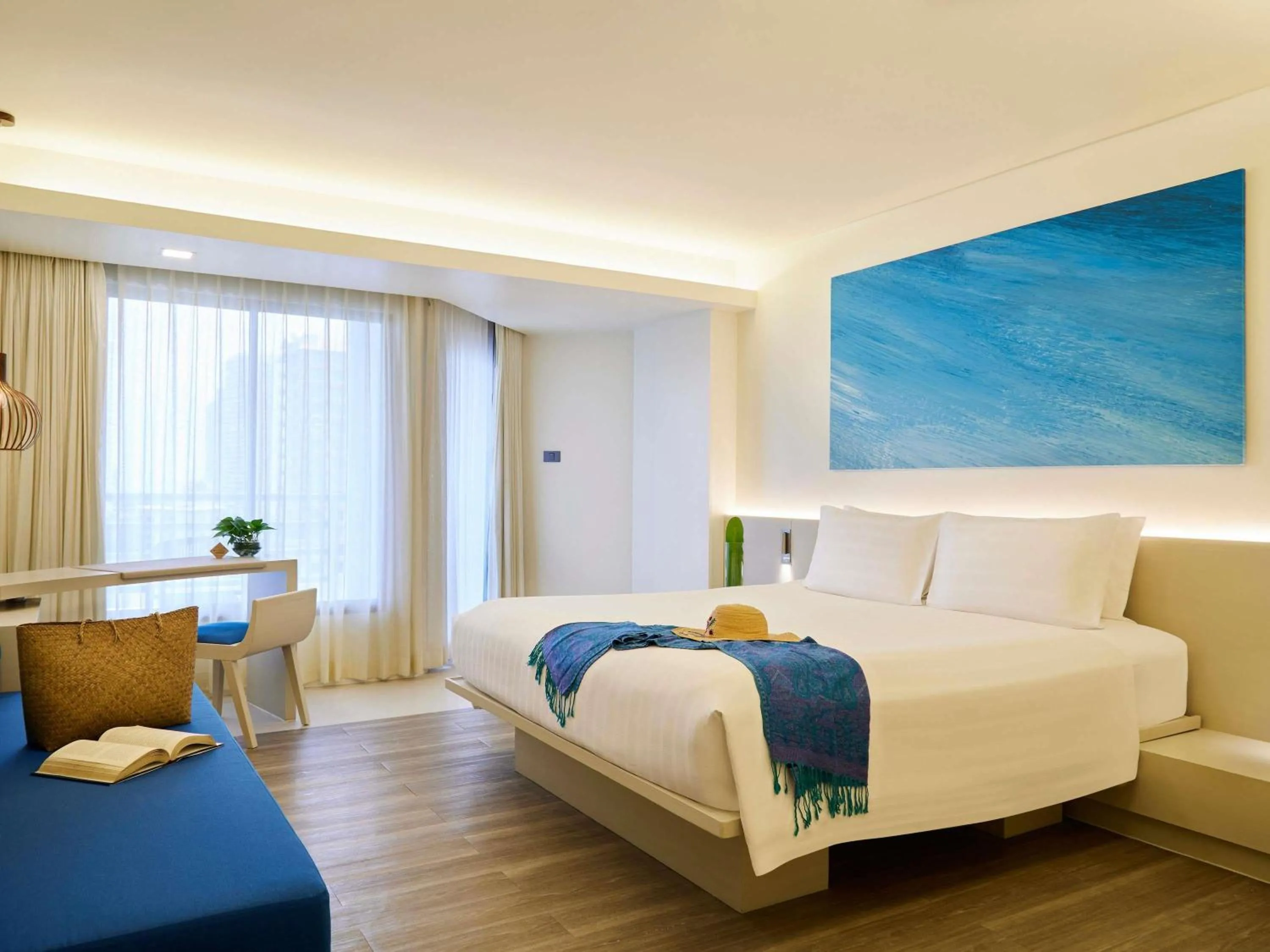 Bedroom, Bed in Pullman Pattaya Hotel G