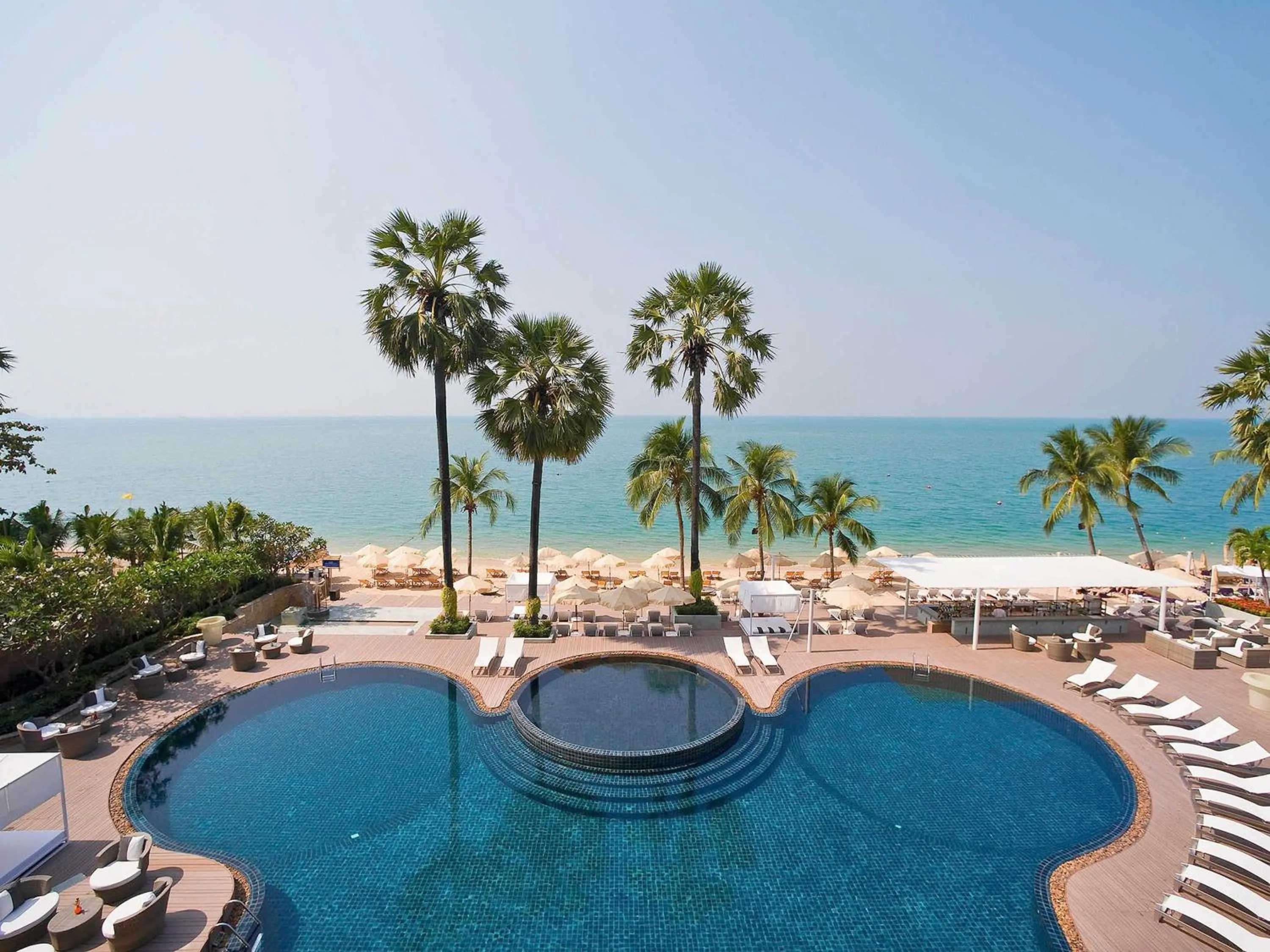 Pool view in Pullman Pattaya Hotel G
