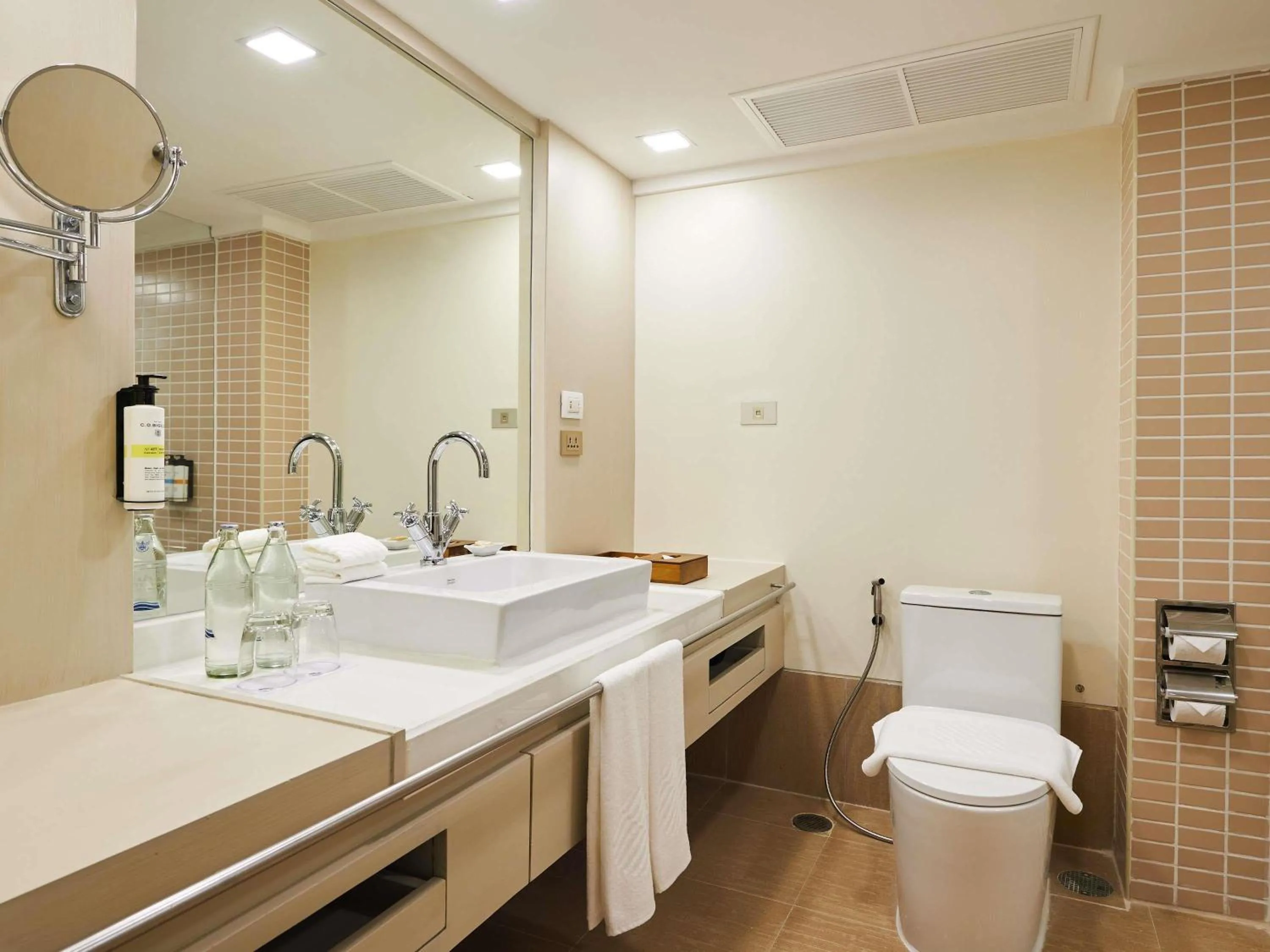 Bedroom in Pullman Pattaya Hotel G