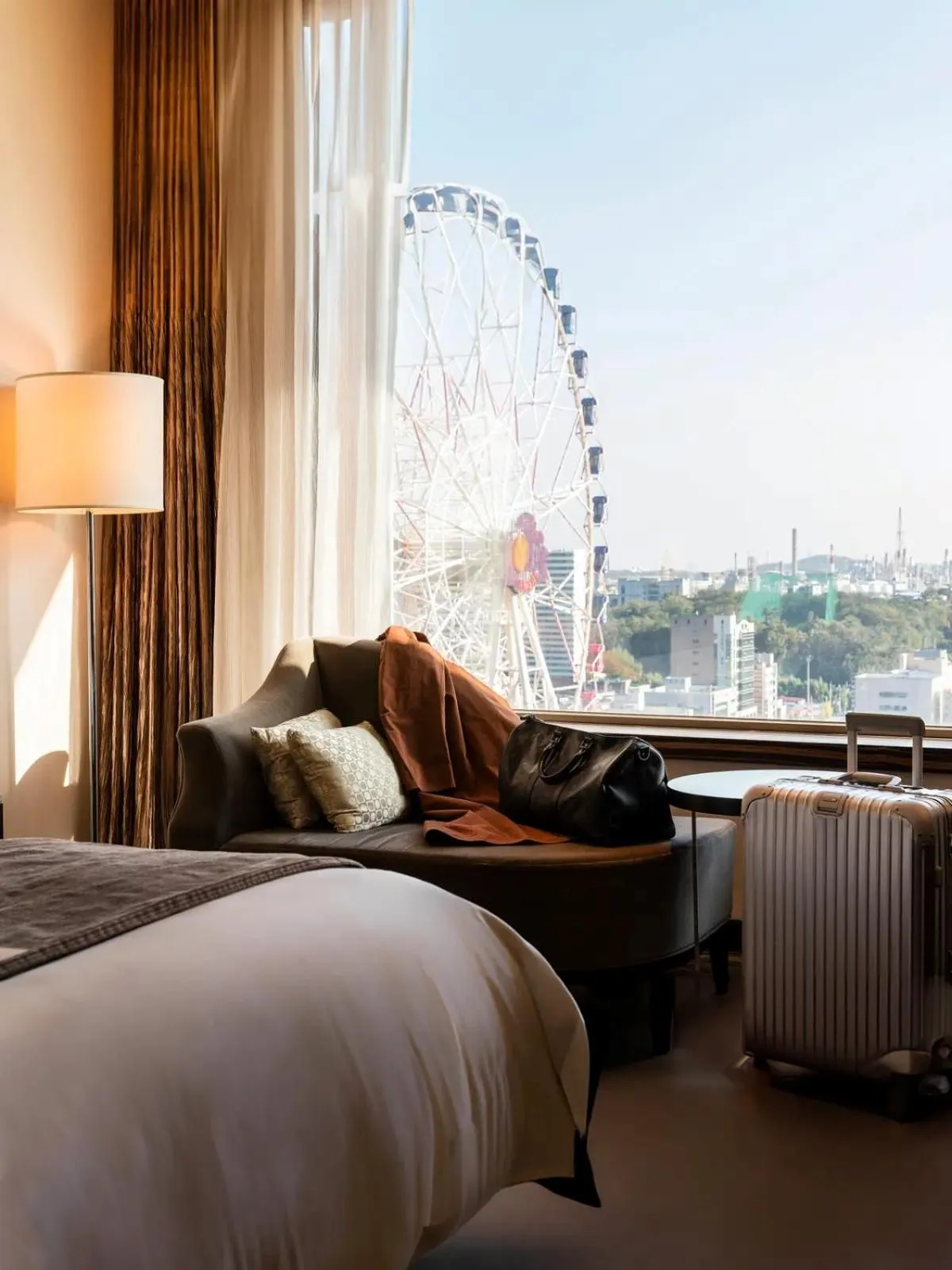 Landmark view, Bed in Lotte Hotel Ulsan