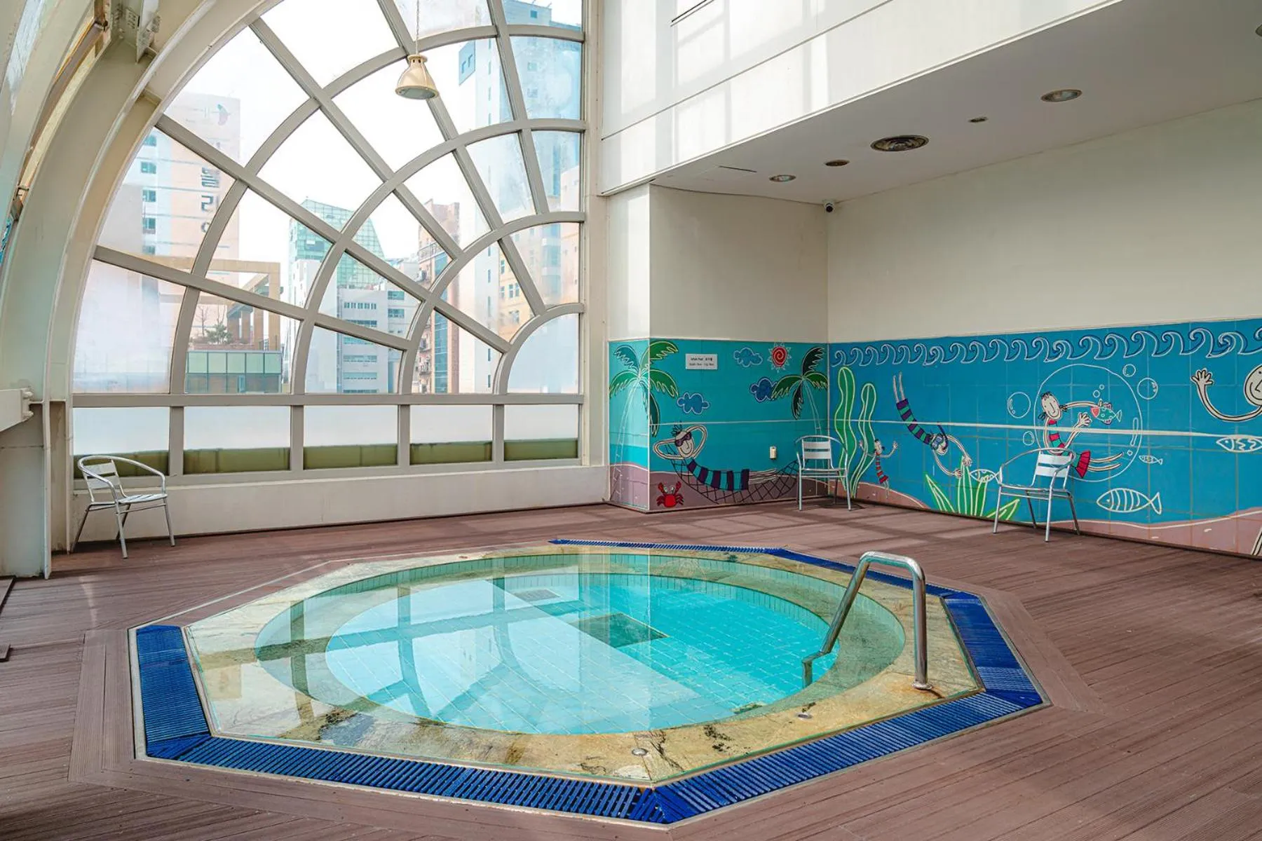 Swimming pool in Lotte Hotel Ulsan