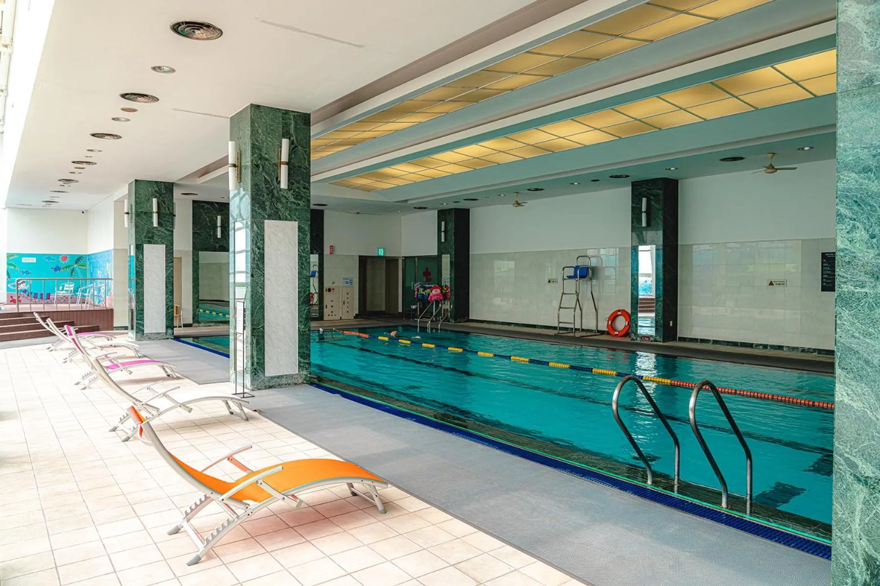 Swimming pool in Lotte Hotel Ulsan