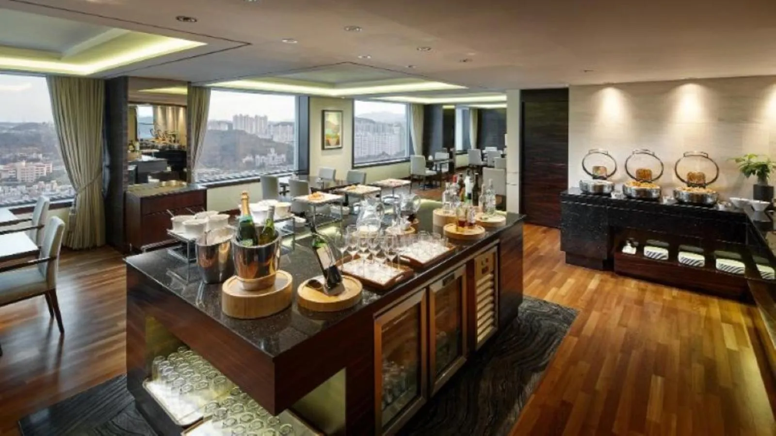 Lounge or bar in Lotte Hotel Ulsan