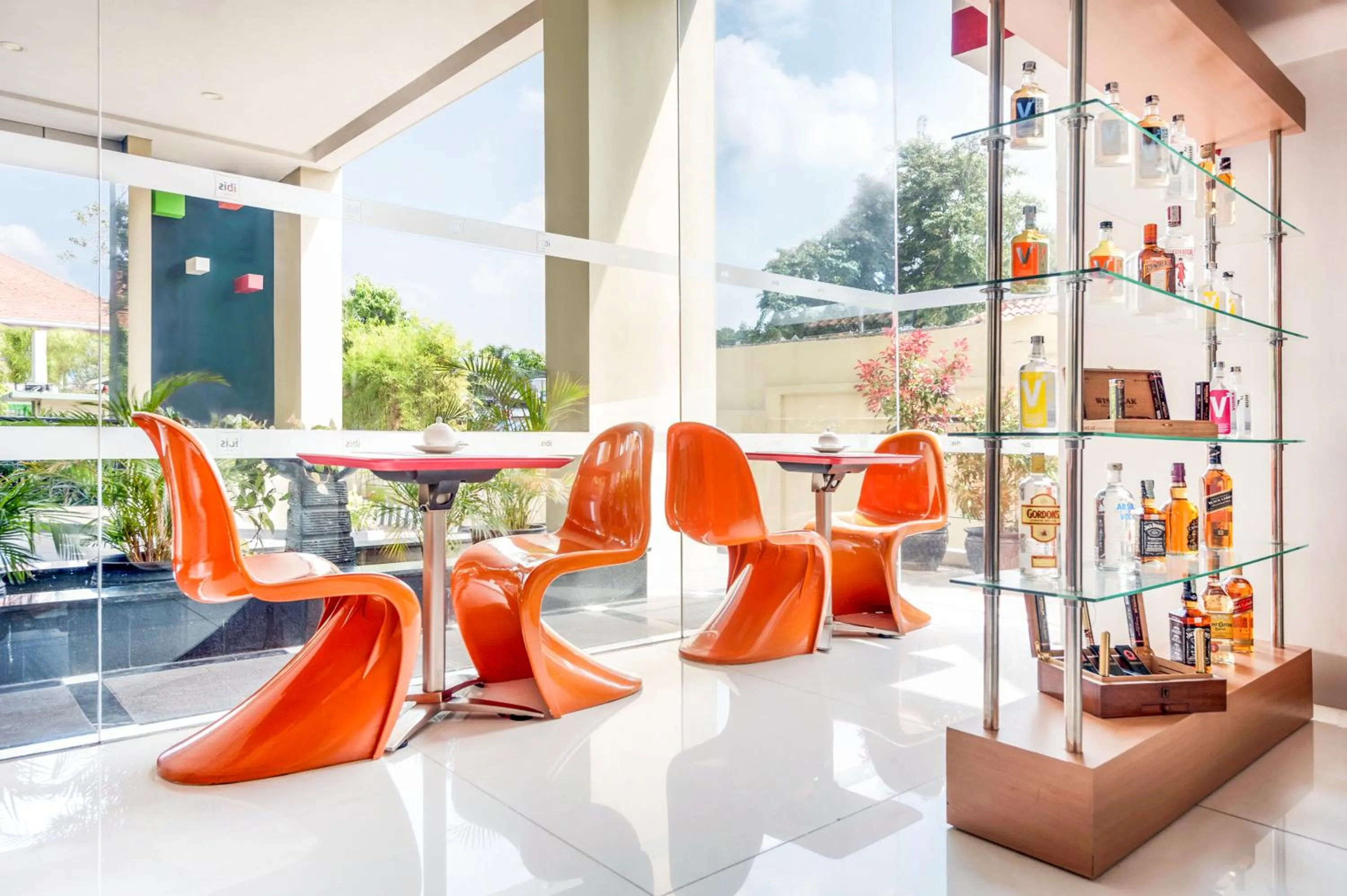 Lounge or bar in Hotel Ibis Semarang Simpang Lima