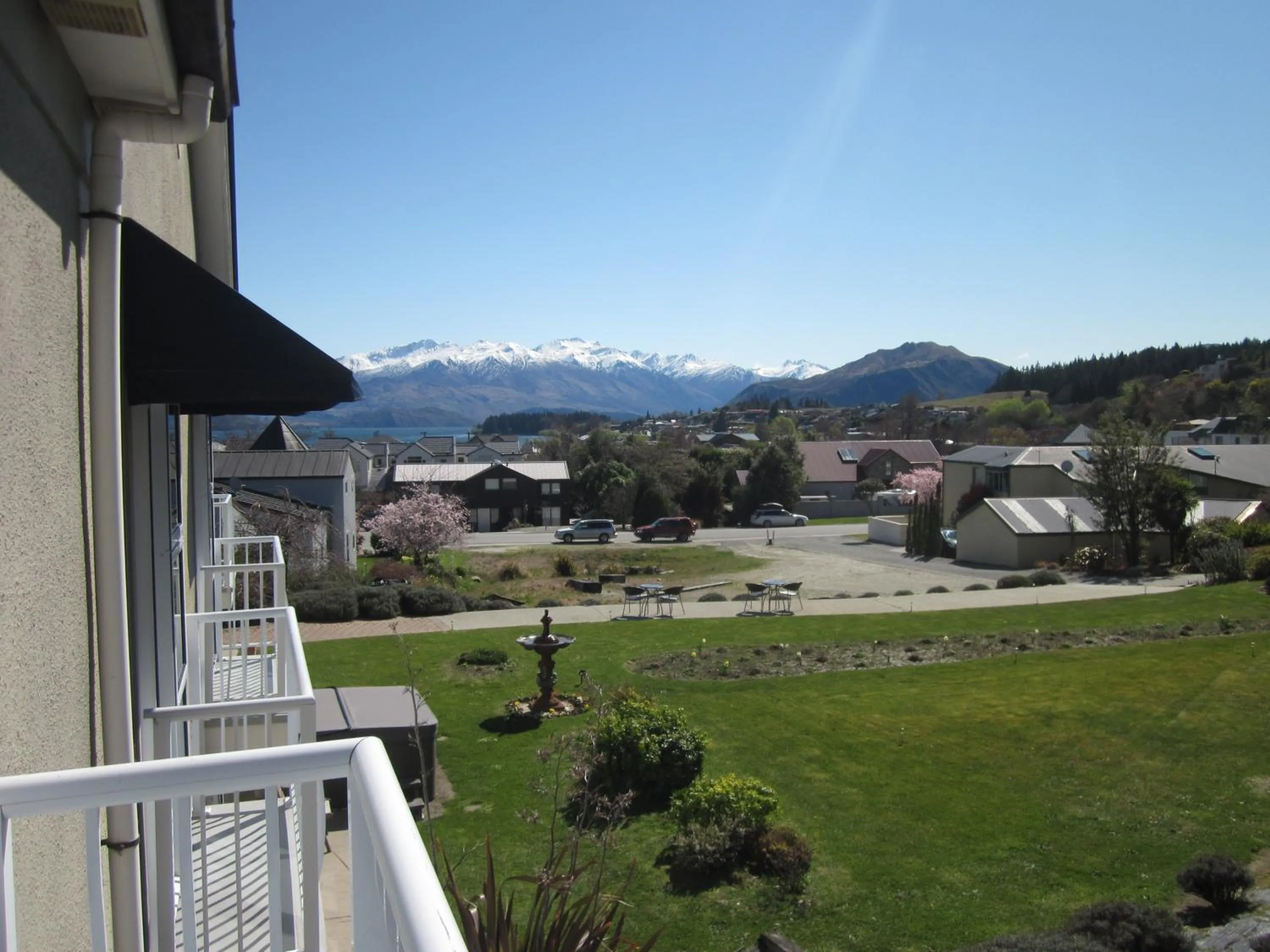 Garden view in Lake Wanaka Lodge