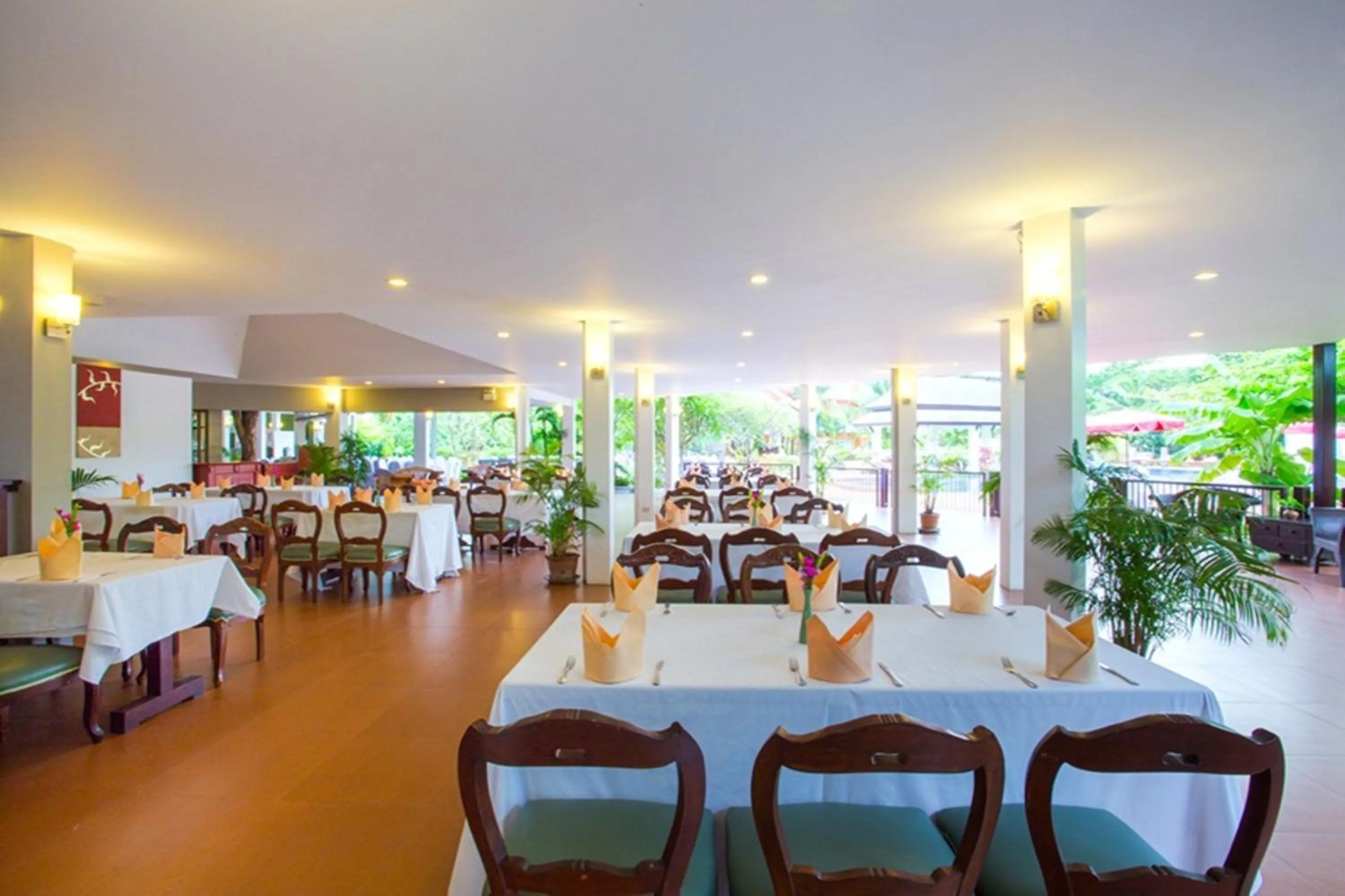 Restaurant/places to eat in Eastiny Resort & Spa