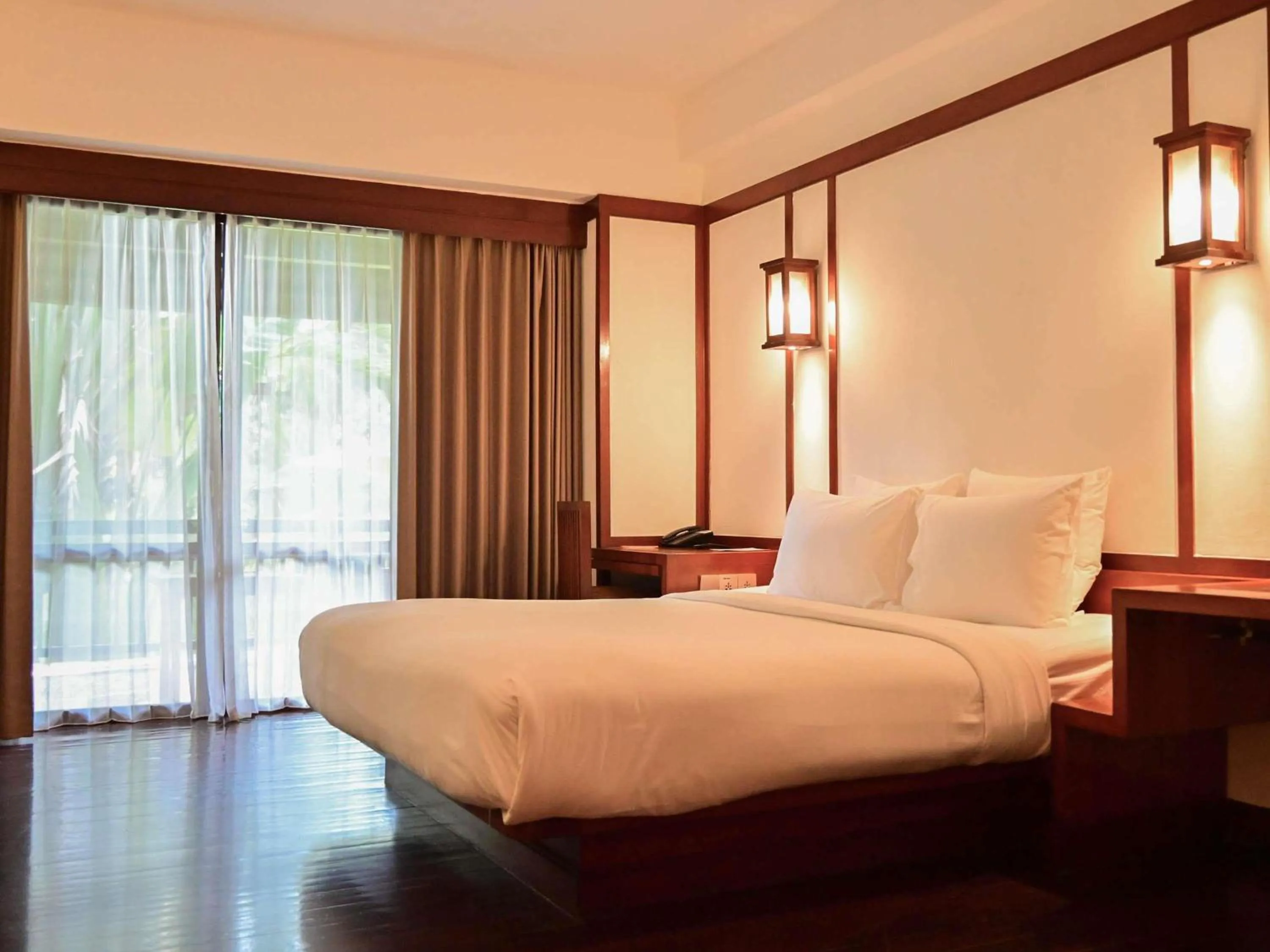 Bedroom, Bed in Novotel Bogor Golf Resort