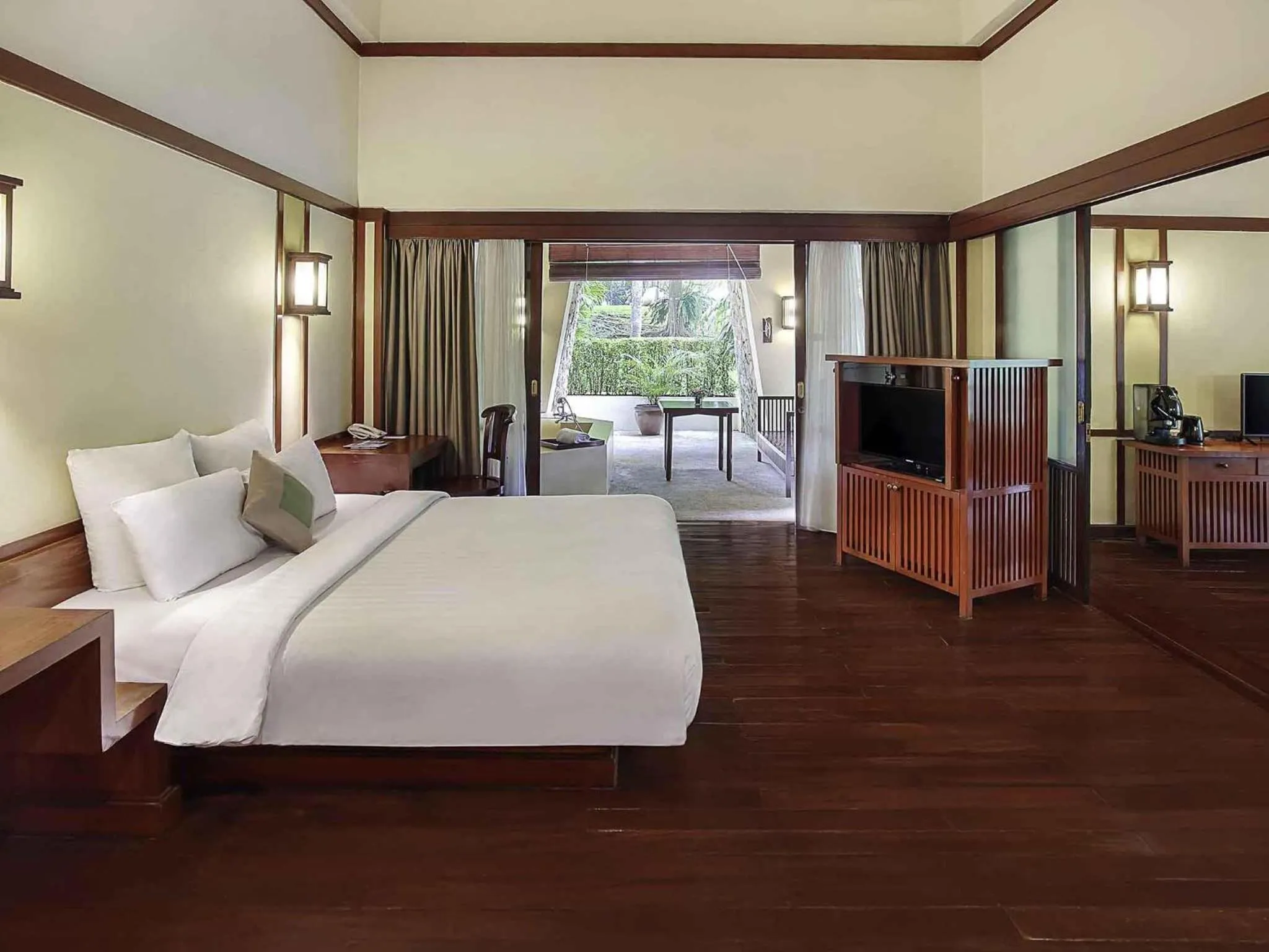 Bedroom, Bed in Novotel Bogor Golf Resort