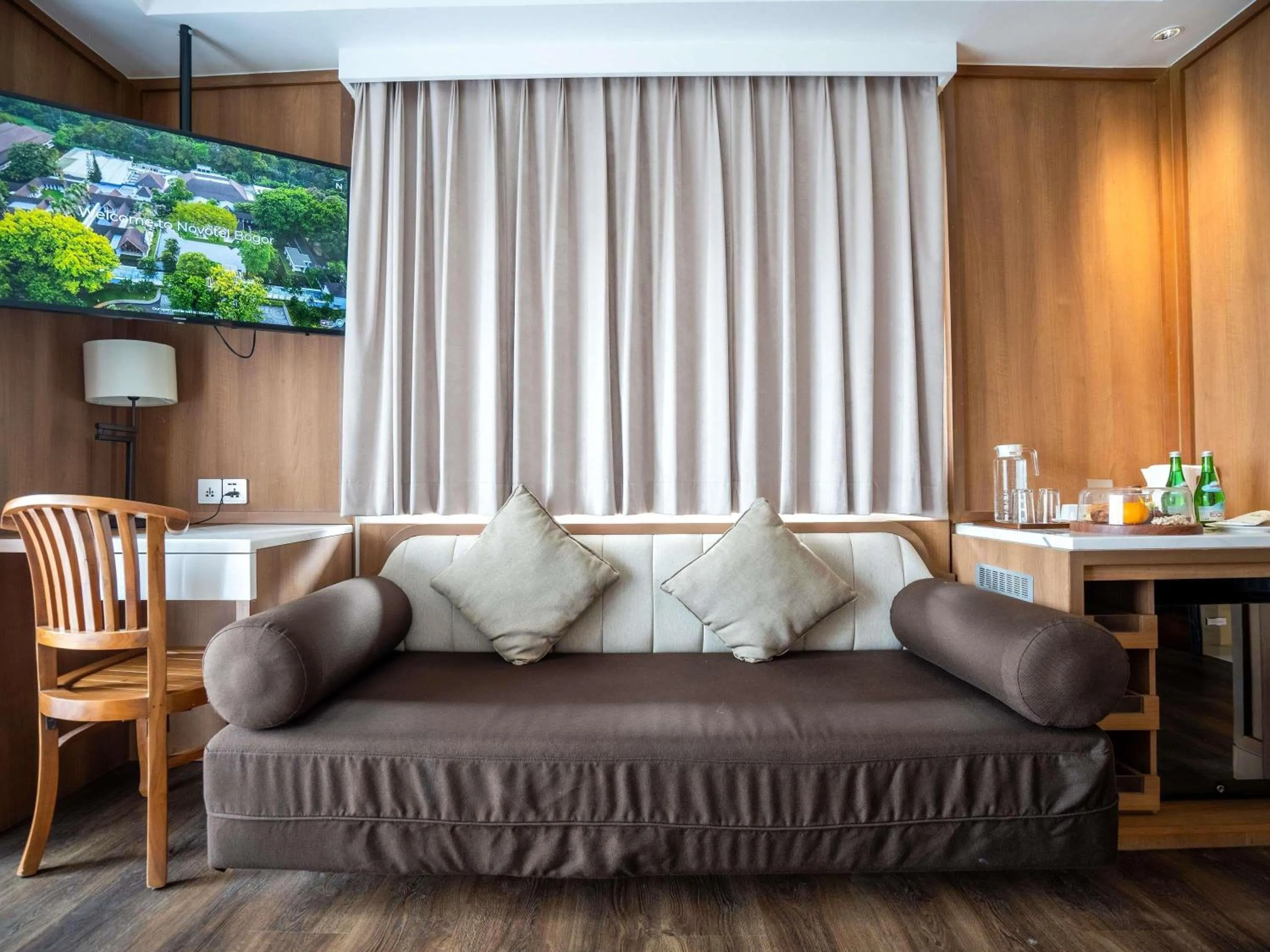 Photo of the whole room in Novotel Bogor Golf Resort