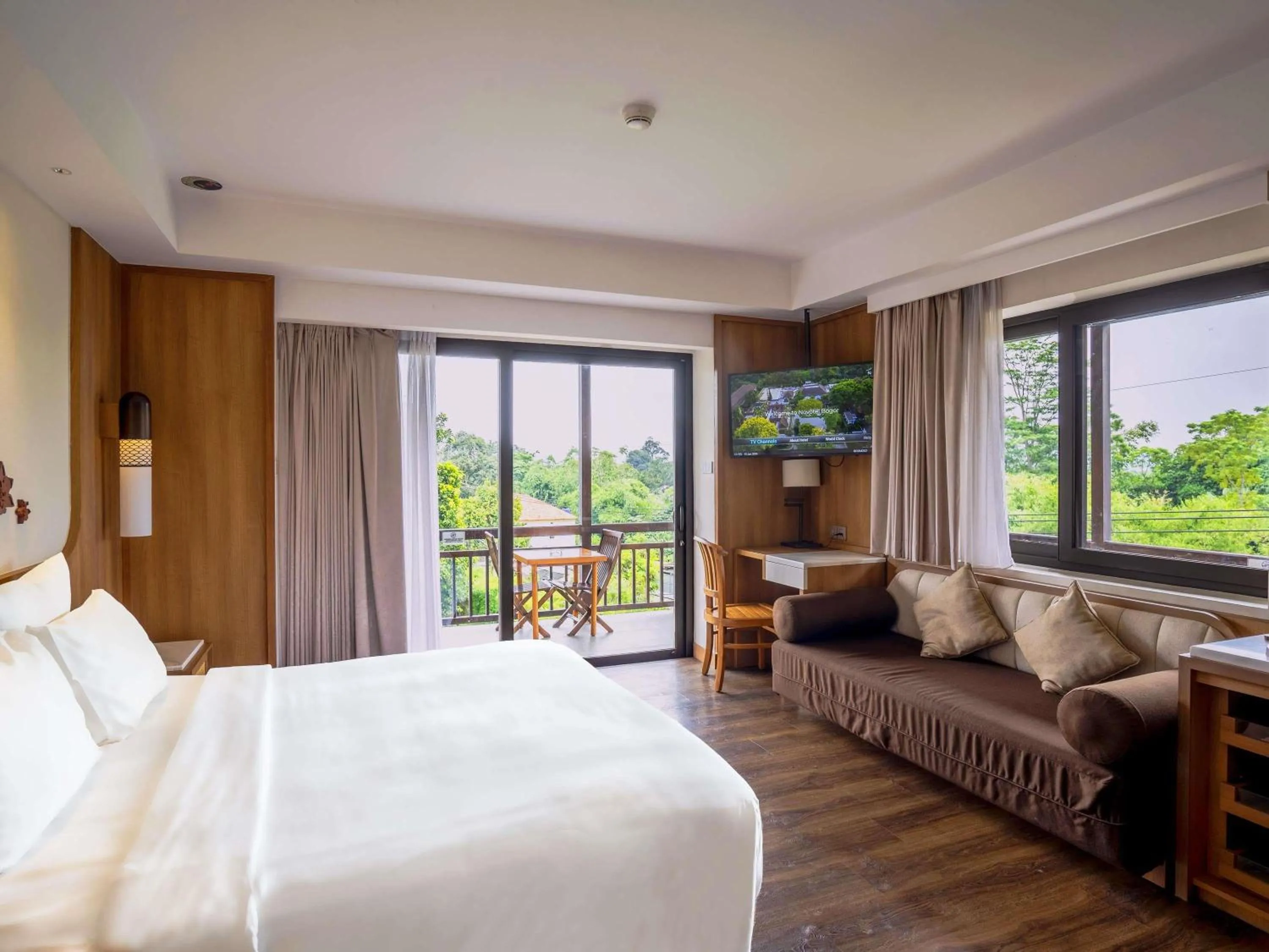 Bedroom, Bed in Novotel Bogor Golf Resort