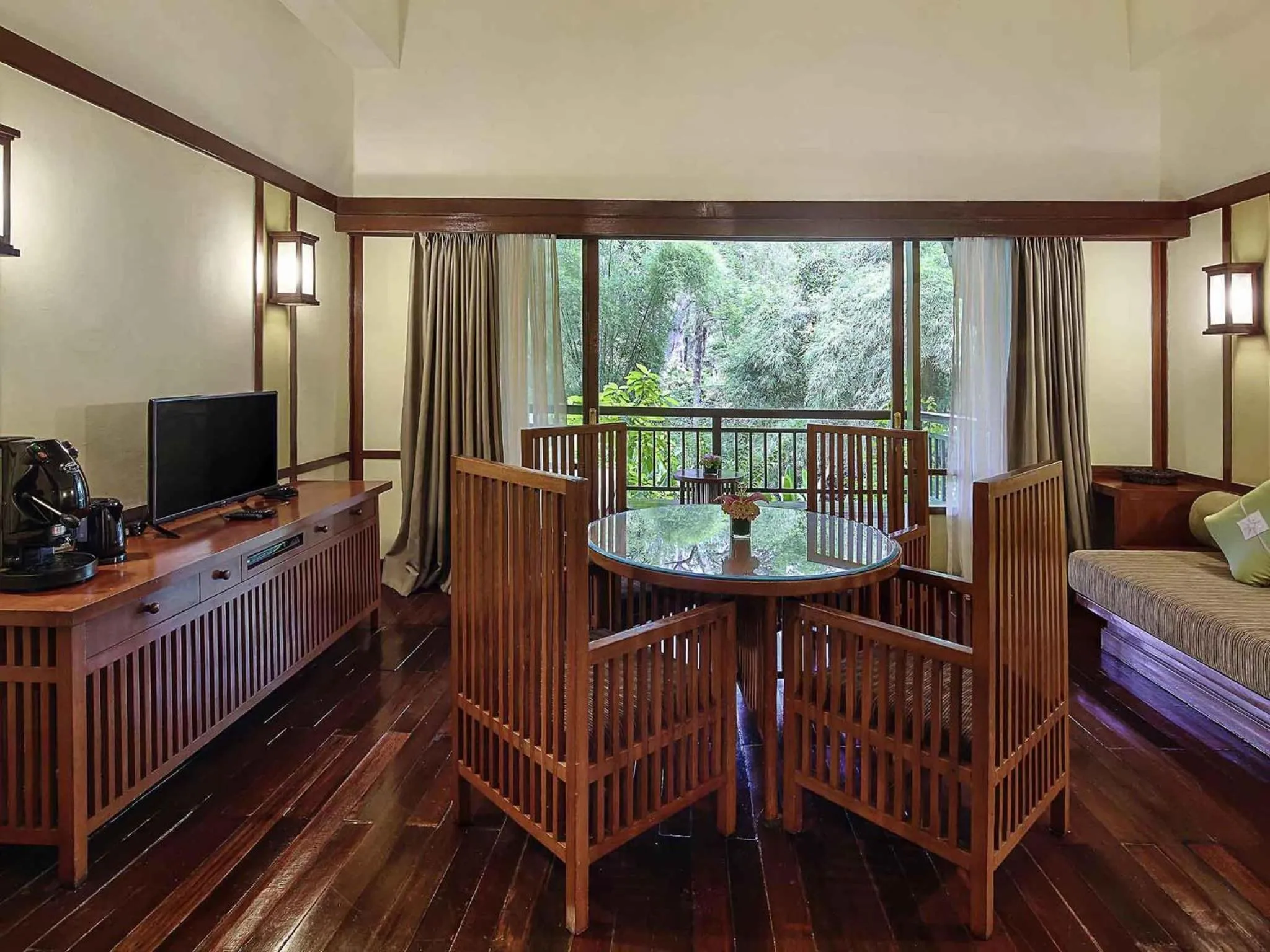 Bedroom, Bed in Novotel Bogor Golf Resort