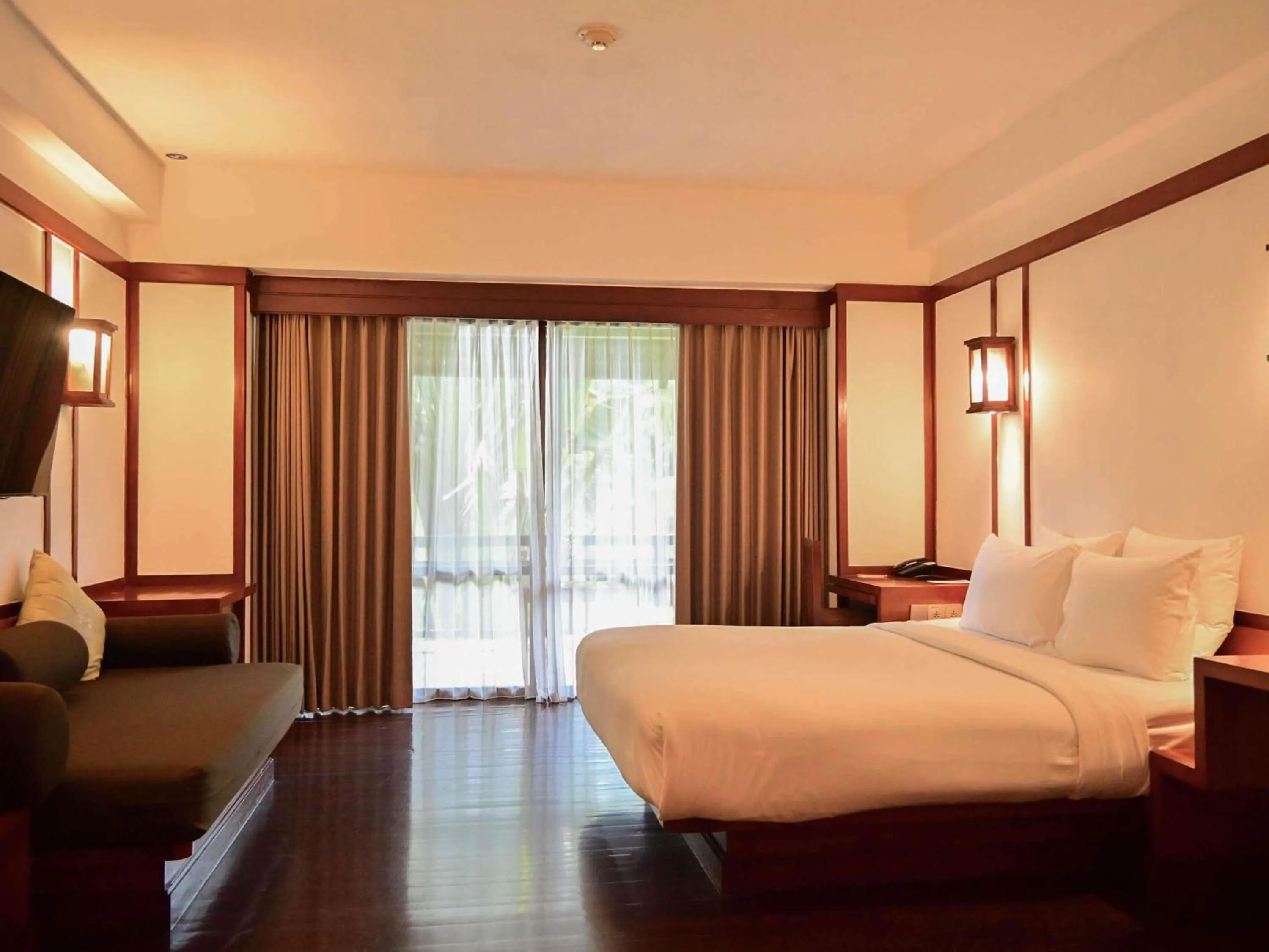 Bedroom, Bed in Novotel Bogor Golf Resort