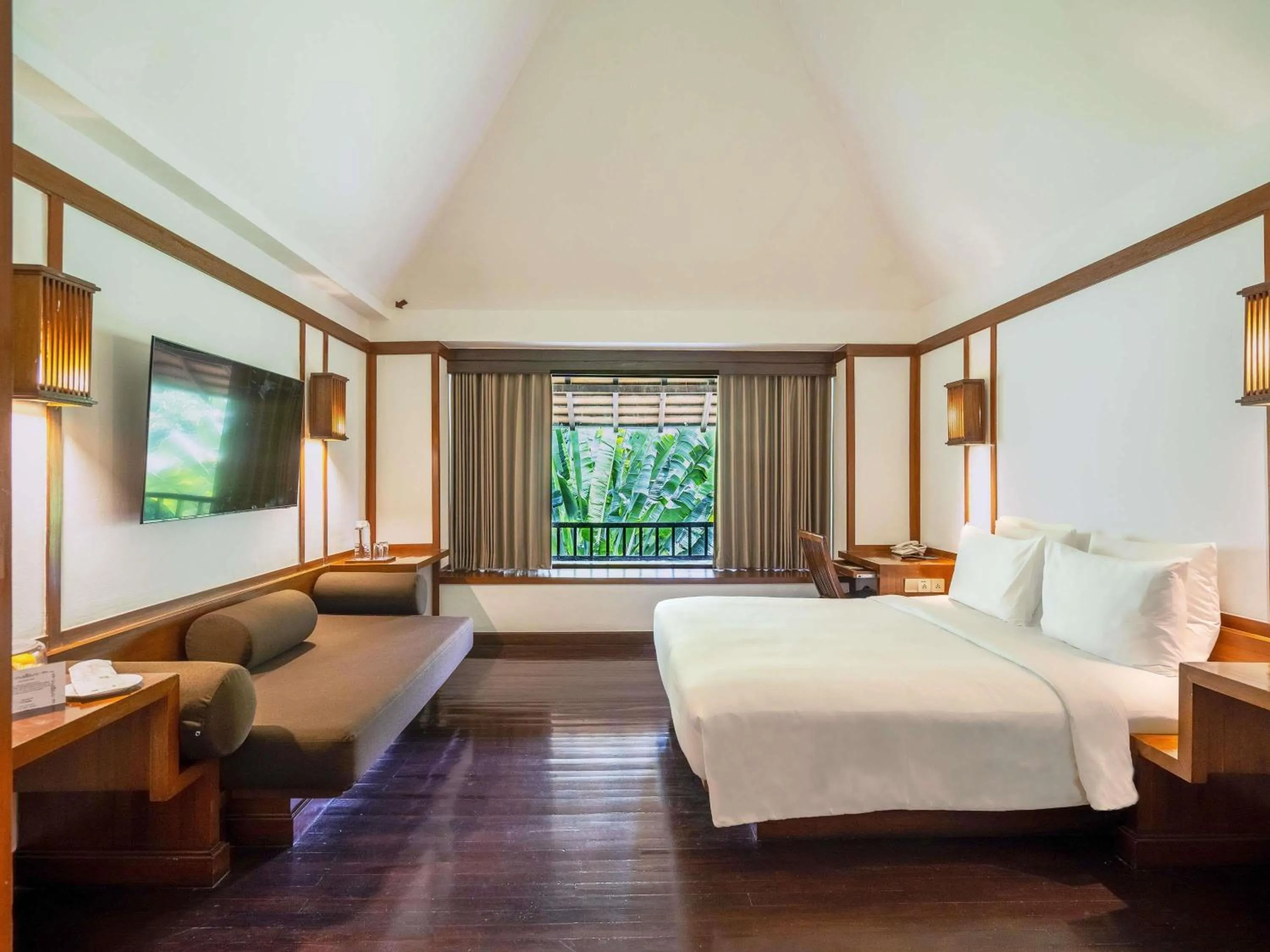 Bedroom, Bed in Novotel Bogor Golf Resort