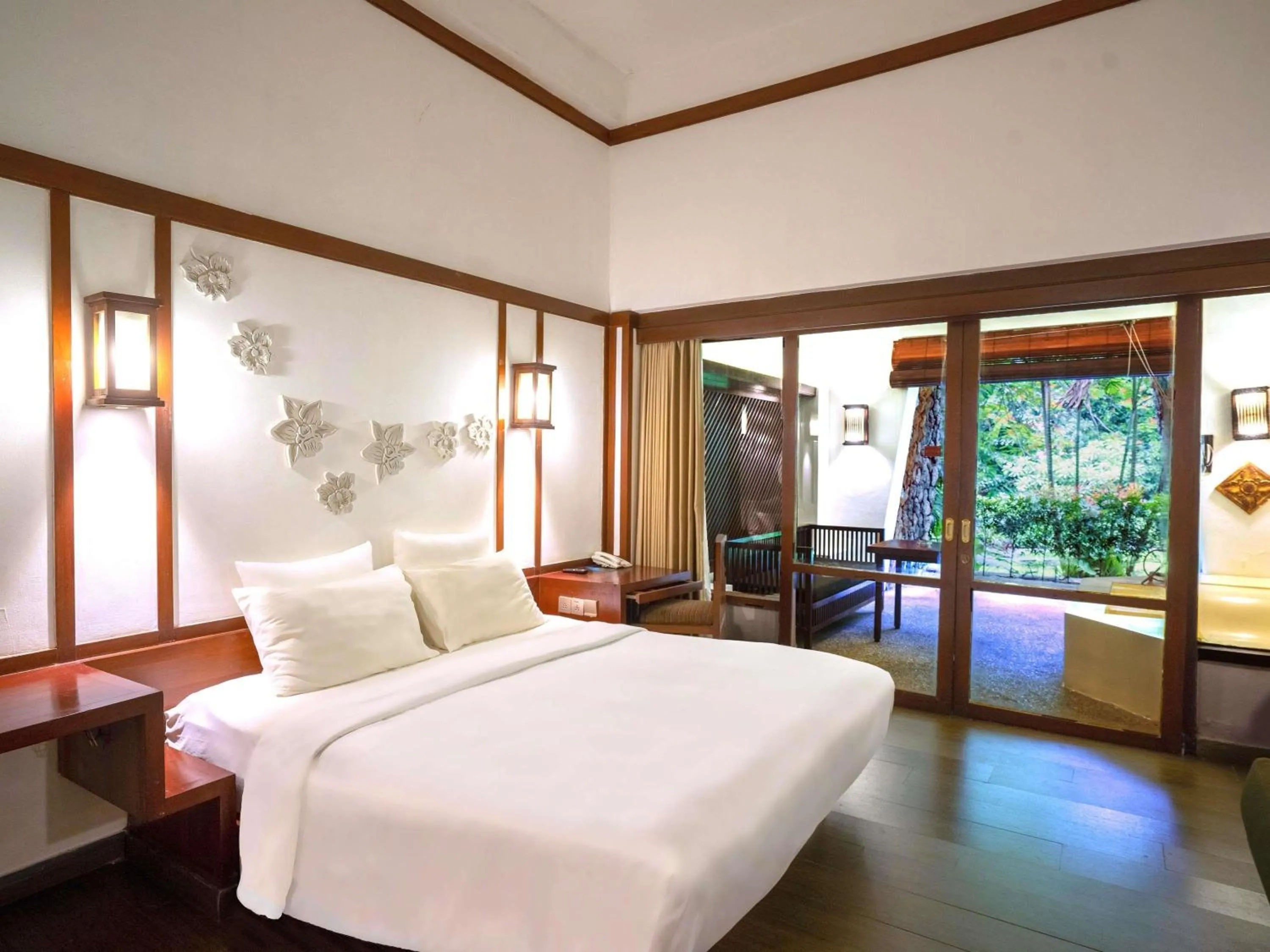 Bedroom, Bed in Novotel Bogor Golf Resort