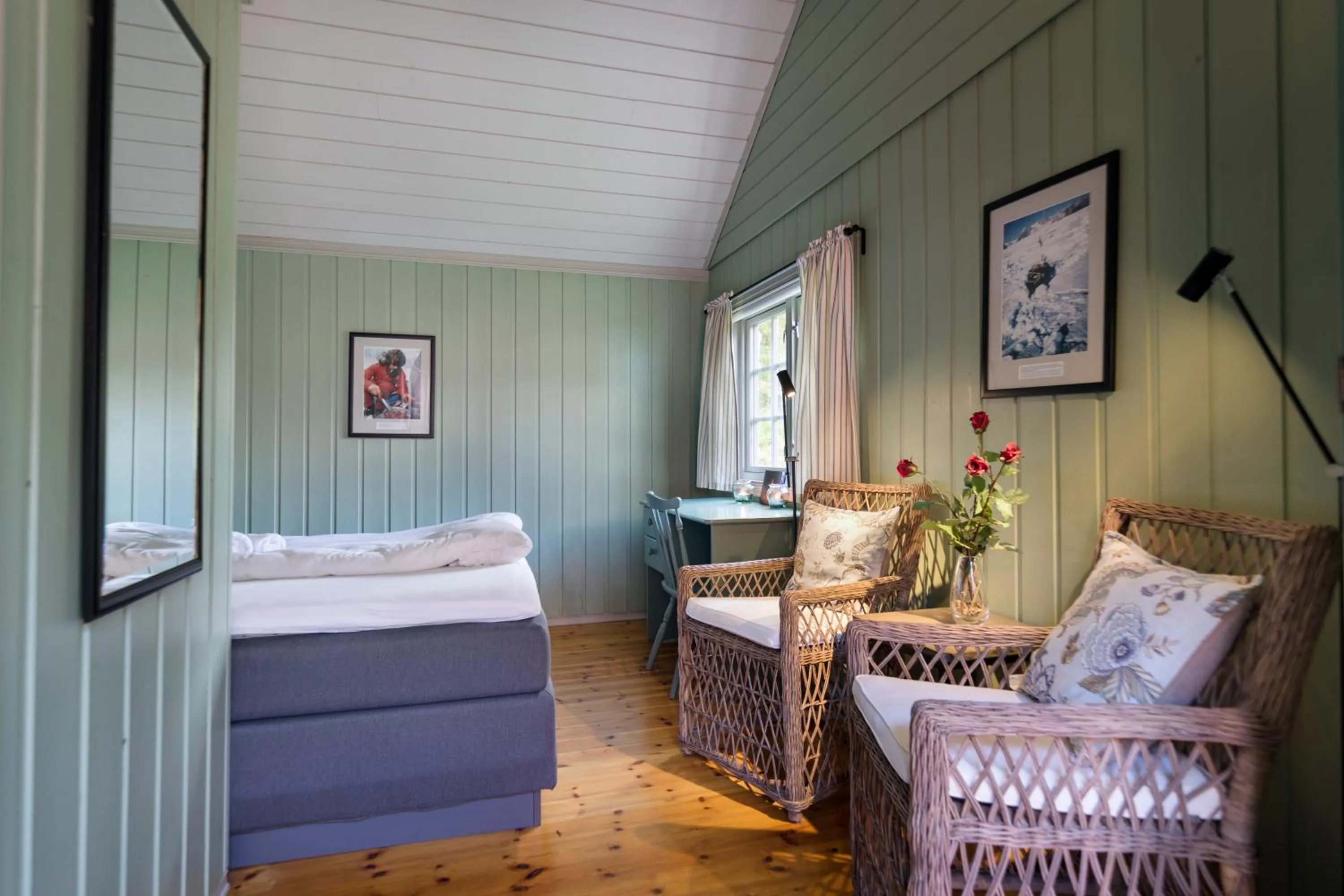 Seating area, Bed in Håholmen - by Classic Norway Hotels