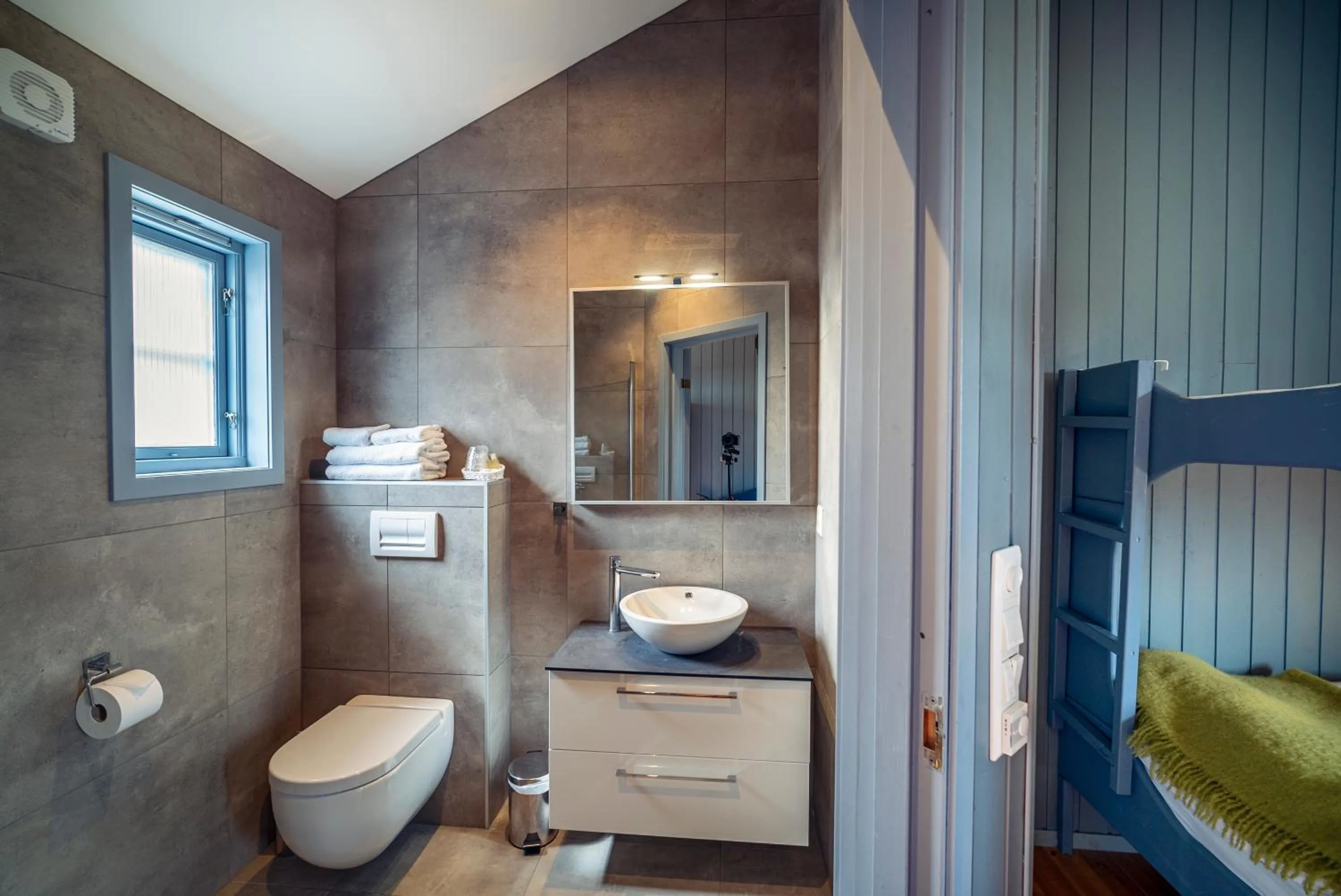 Toilet in Håholmen - by Classic Norway Hotels