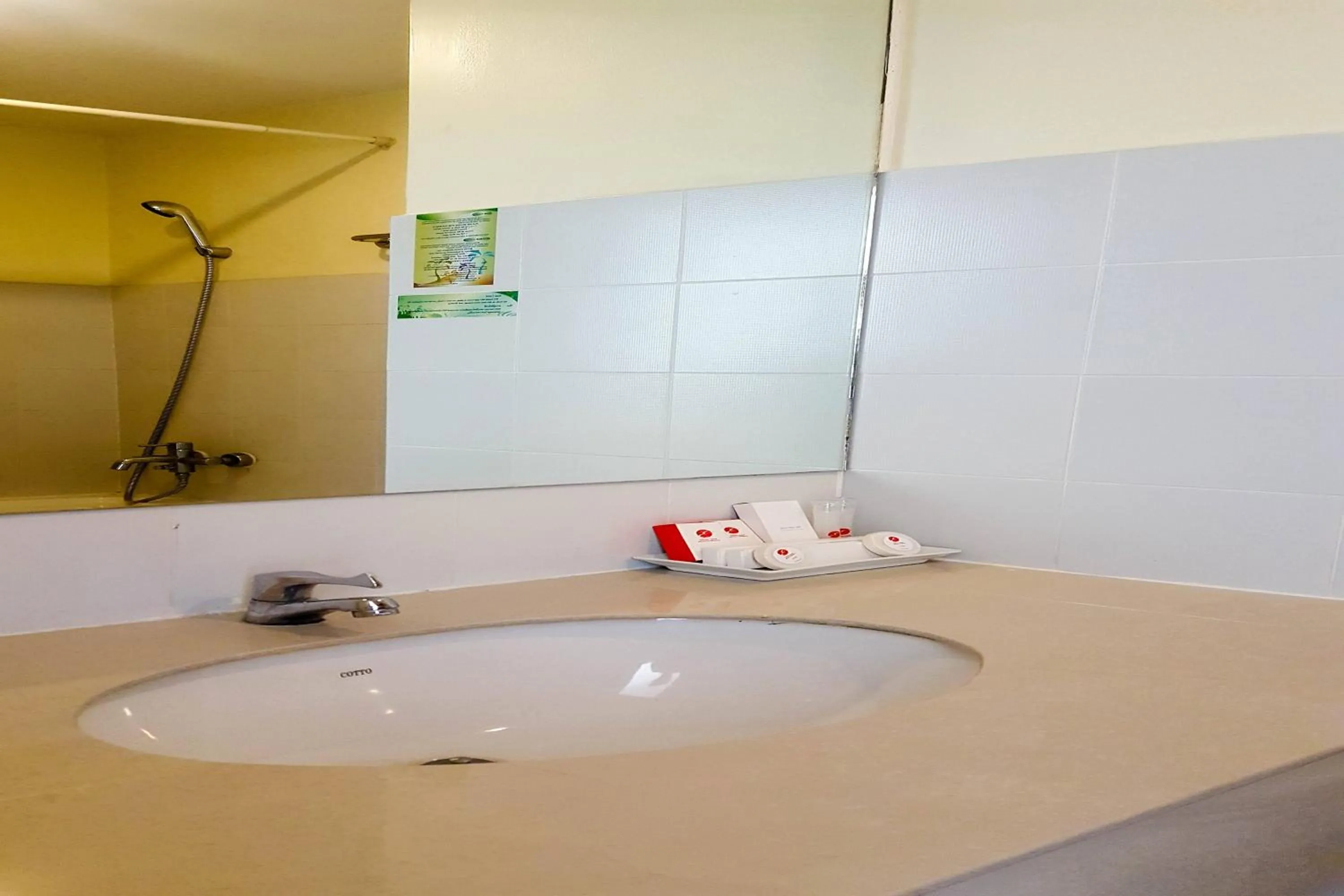 Bathroom in Eastiny Seven Hotel