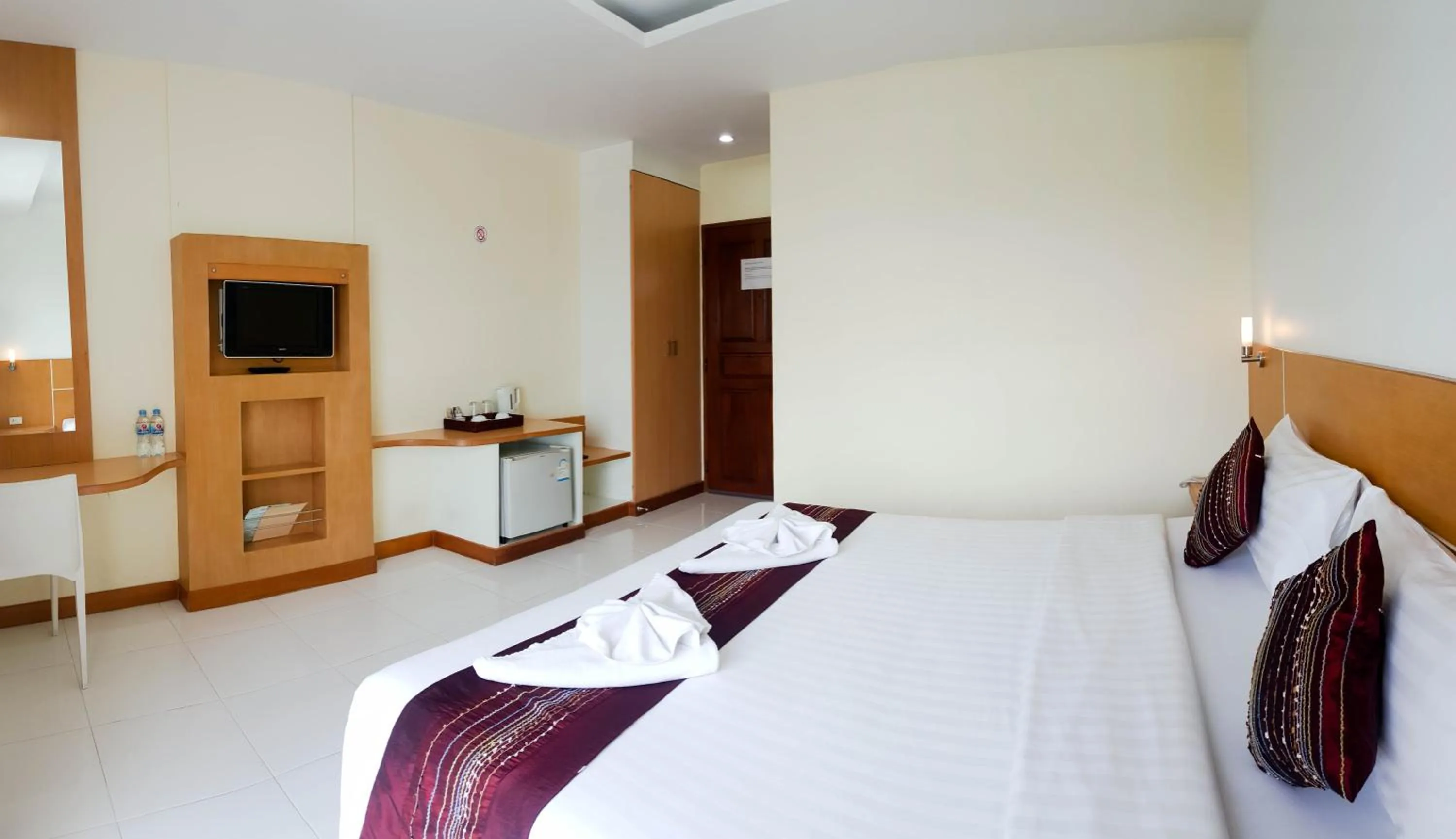 Bed in Eastiny Seven Hotel