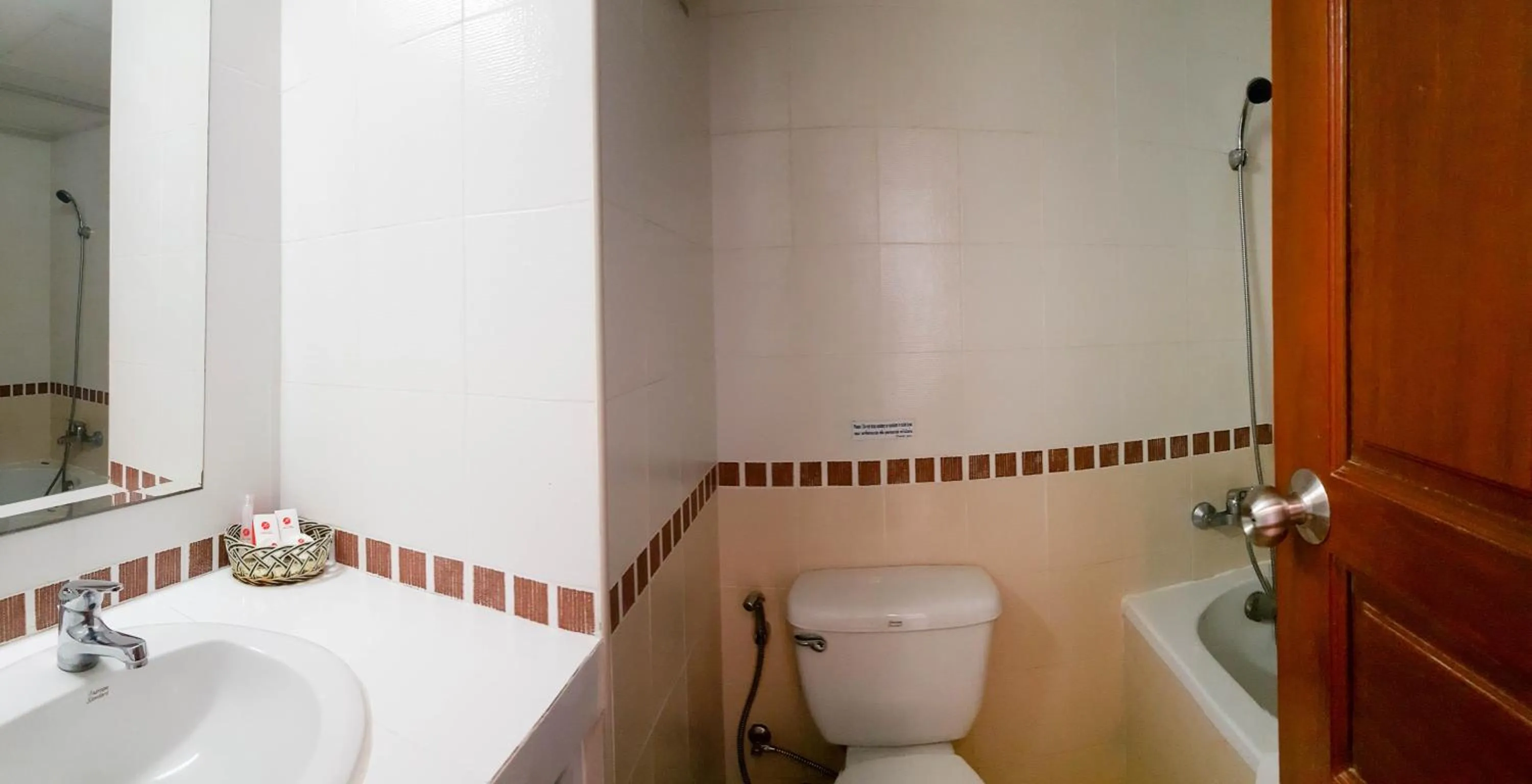 Bath in Eastiny Seven Hotel