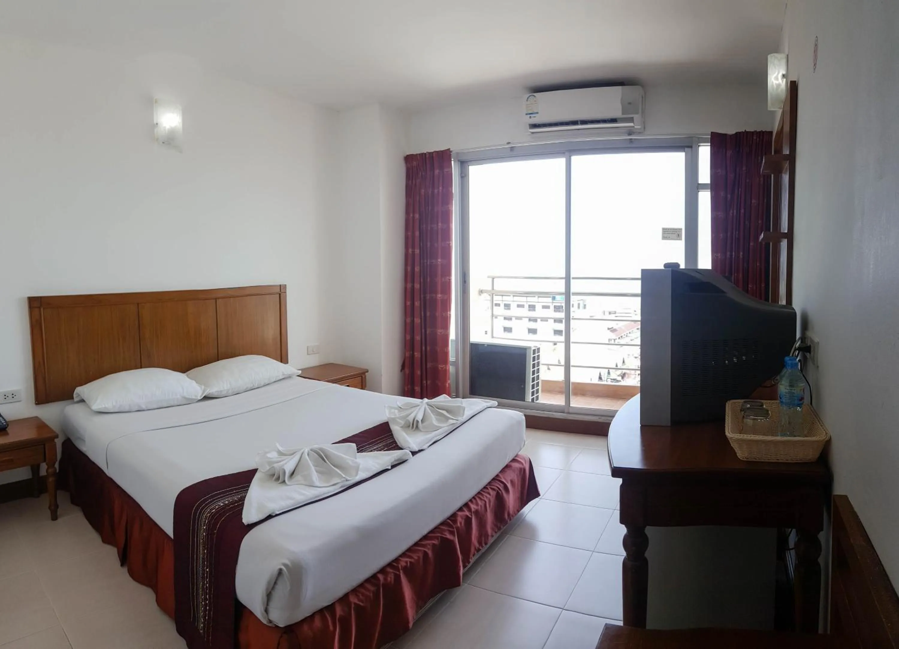 Bed in Eastiny Seven Hotel