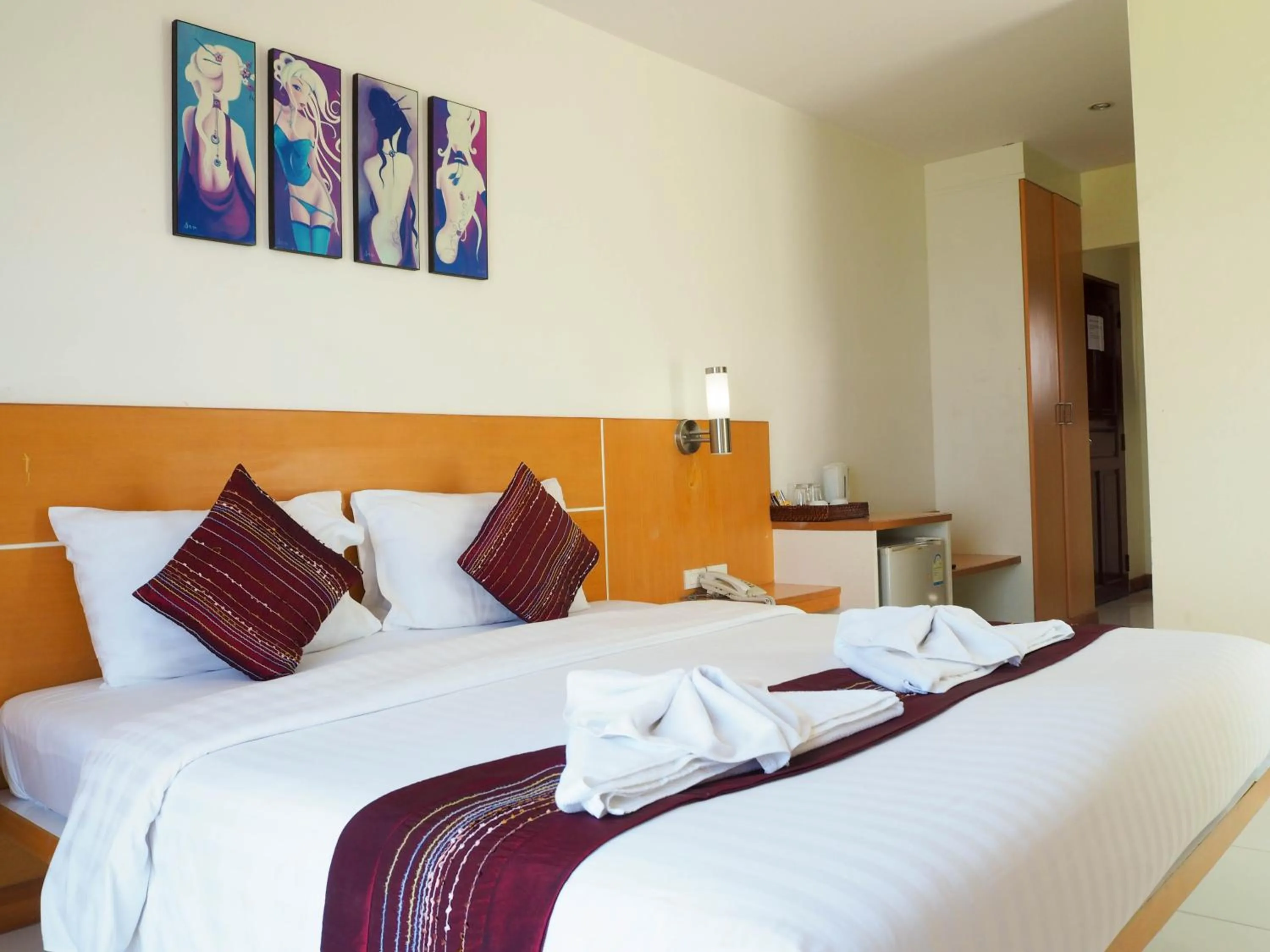 Bed in Eastiny Seven Hotel