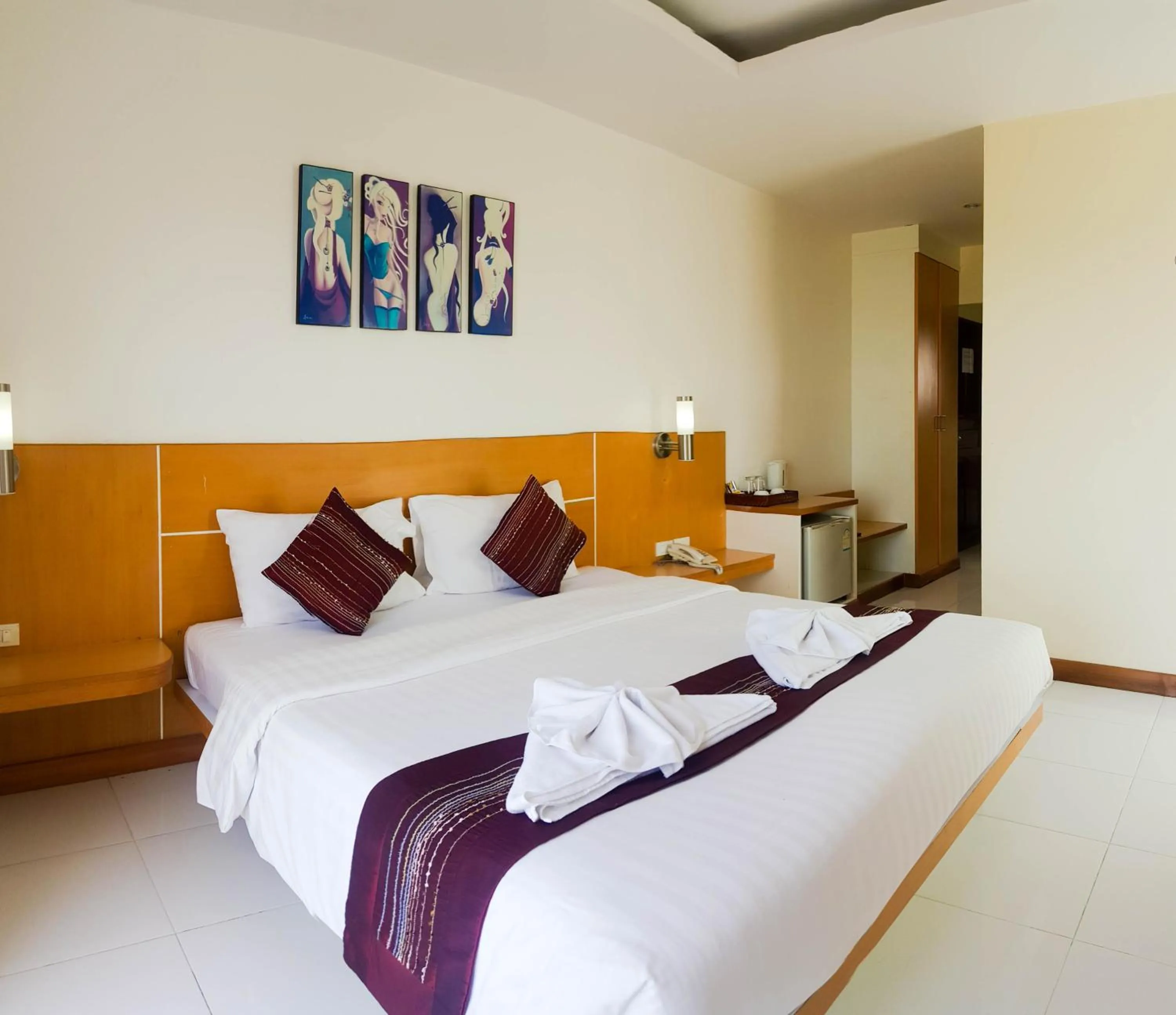 Bed in Eastiny Seven Hotel