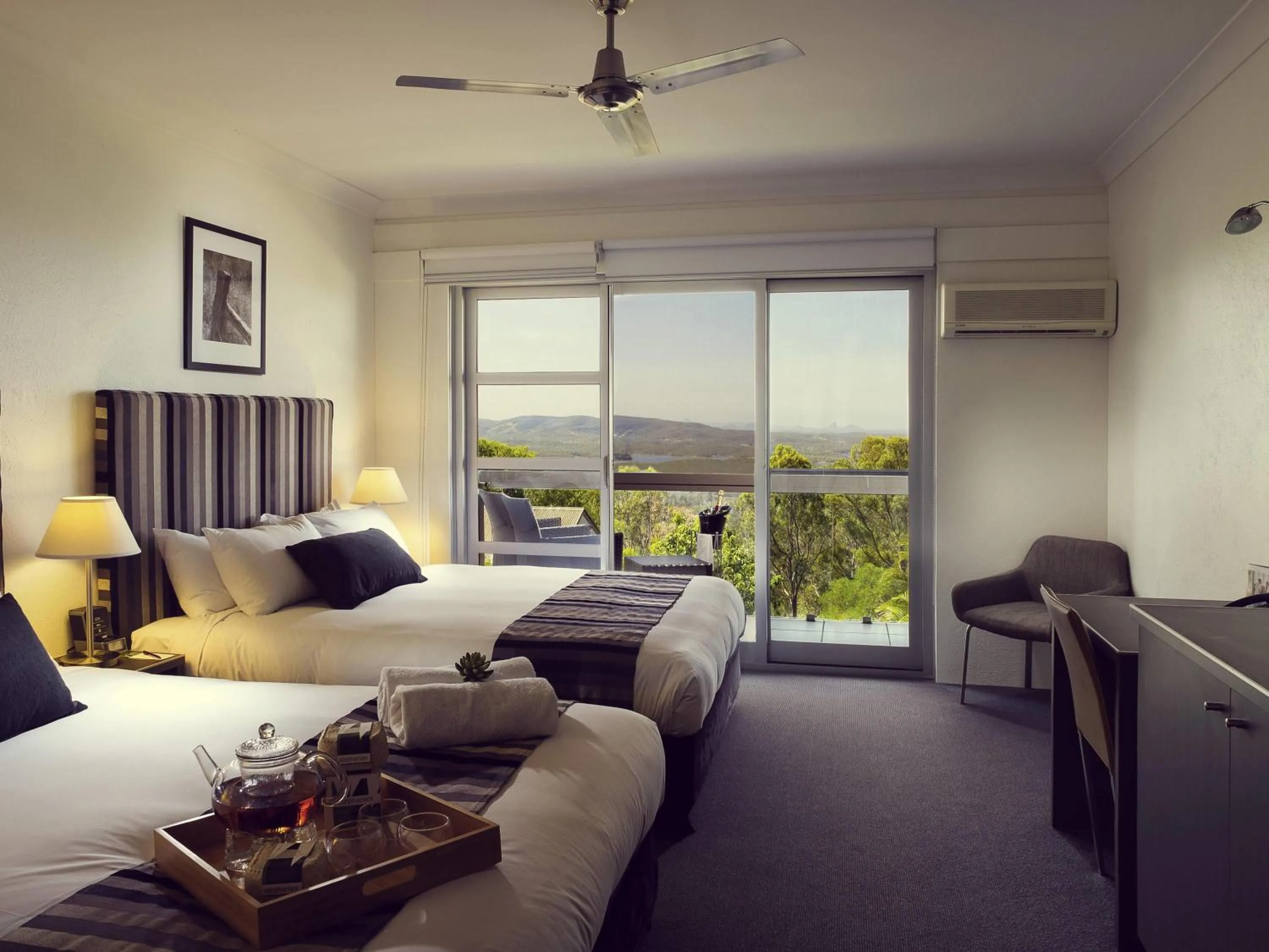 Bedroom, Bed in Mercure Clear Mountain Lodge