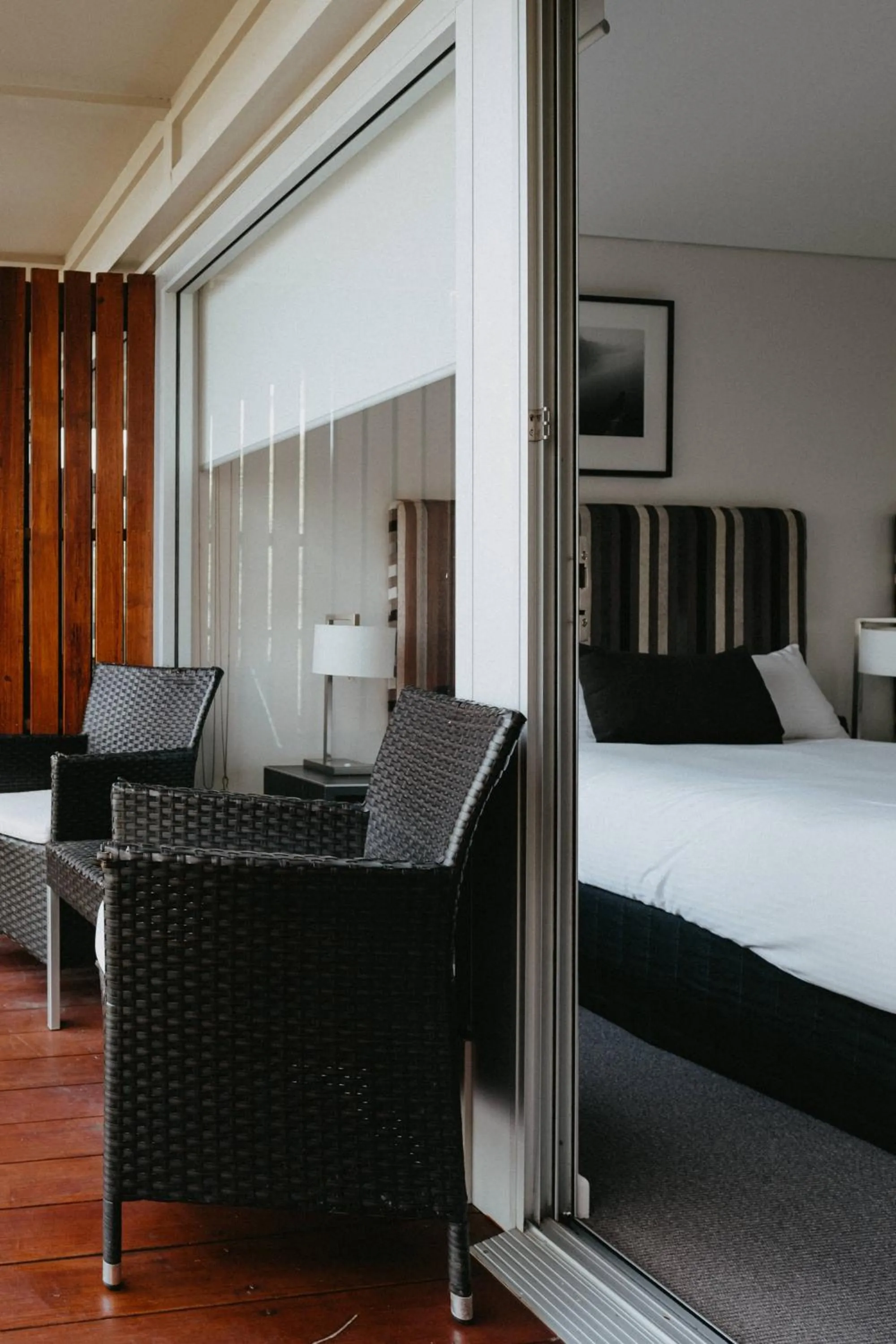 Seating area, Bed in Mercure Clear Mountain Lodge