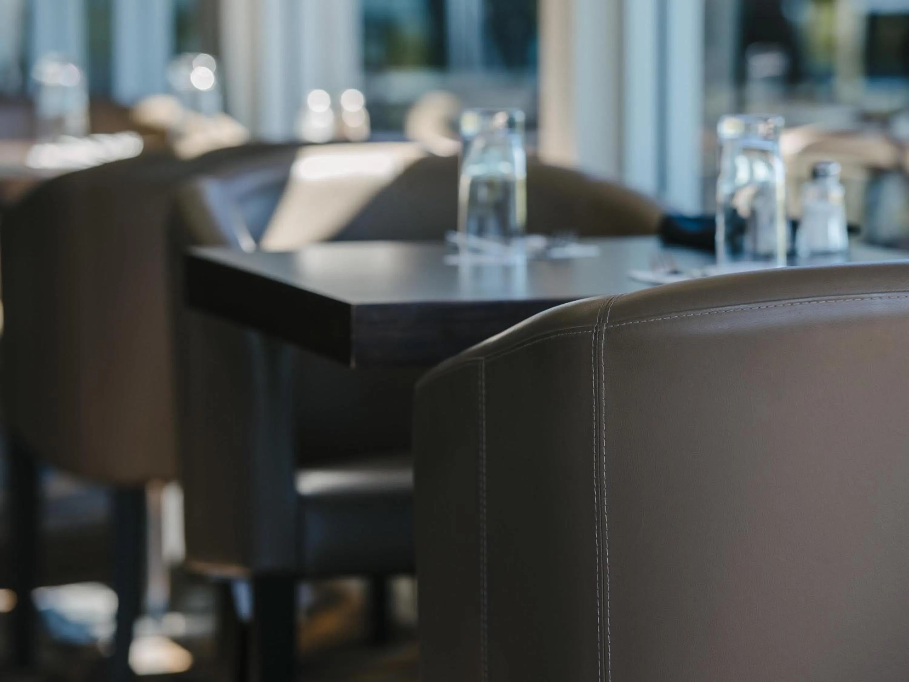 Lounge or bar in Mercure Clear Mountain Lodge