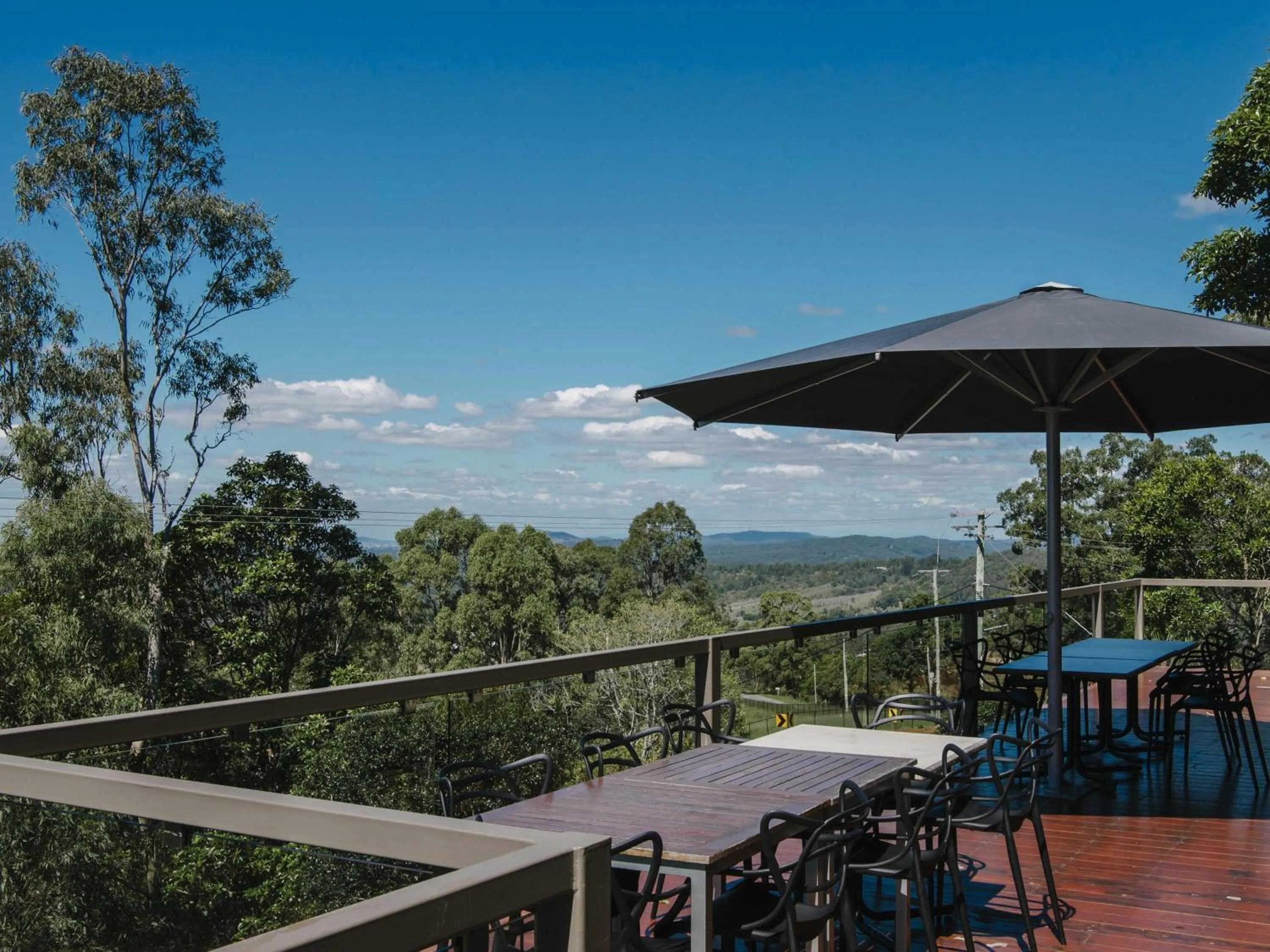 Lounge or bar in Mercure Clear Mountain Lodge