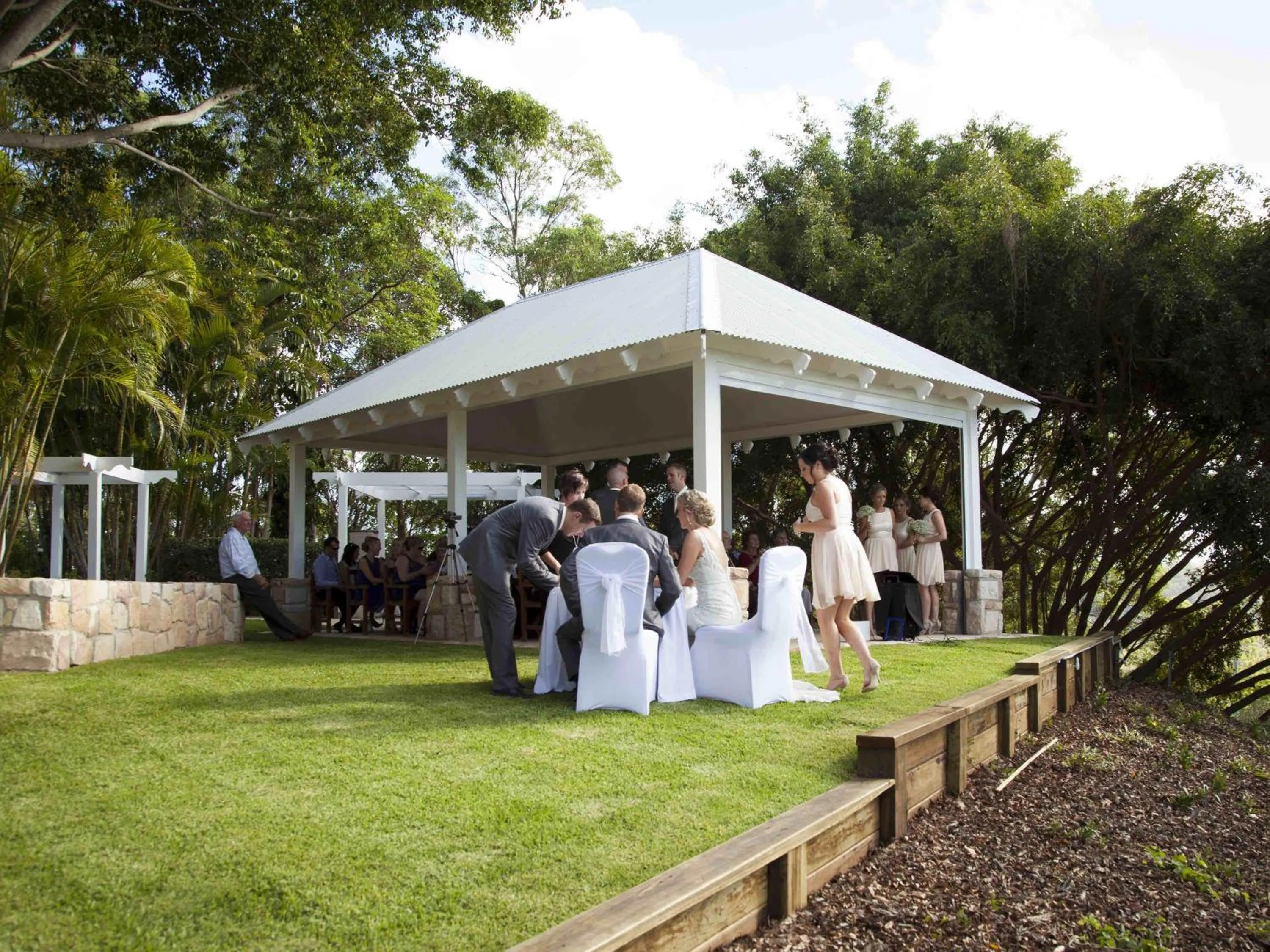 wedding in Mercure Clear Mountain Lodge