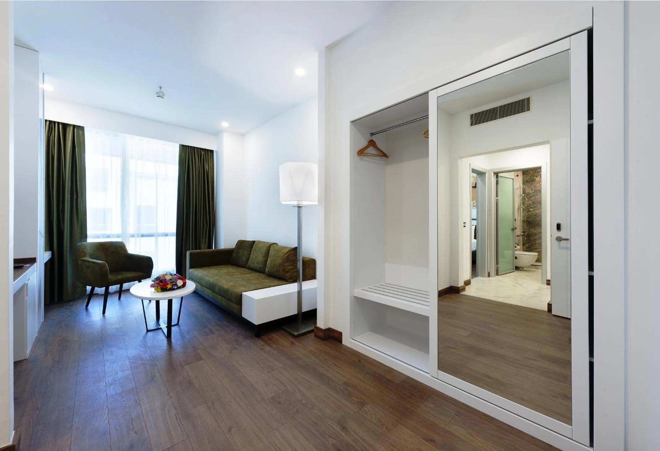 Living room, Bed in ISG Sabiha Gökçen Airport Hotel