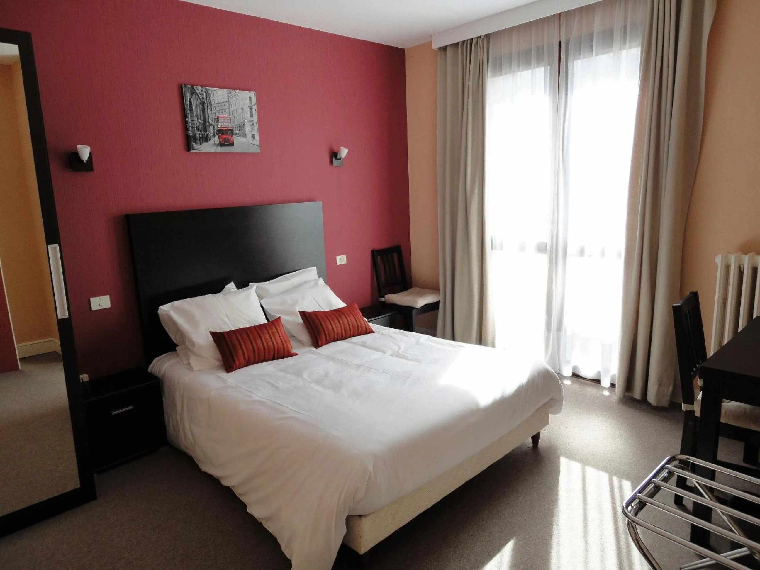 Photo of the whole room, Bed in Hôtel Ambroise