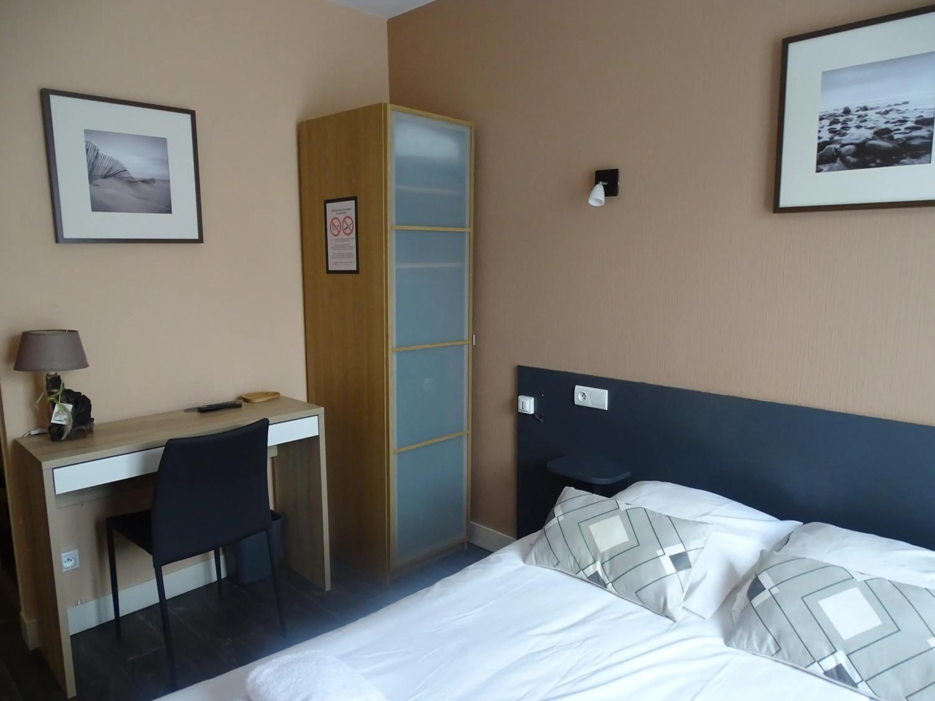 Photo of the whole room, Bed in Hôtel Ambroise