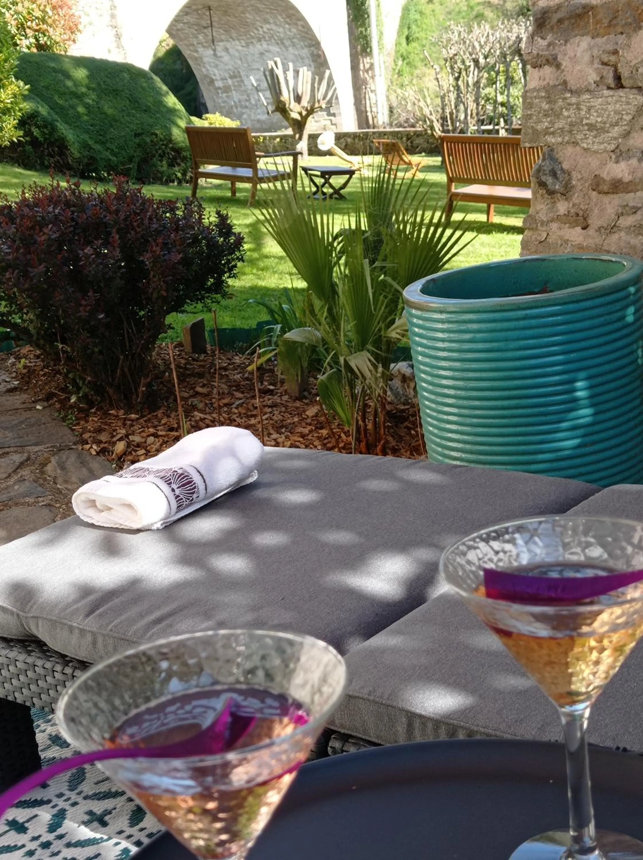 Garden view in Hôtel Ambroise