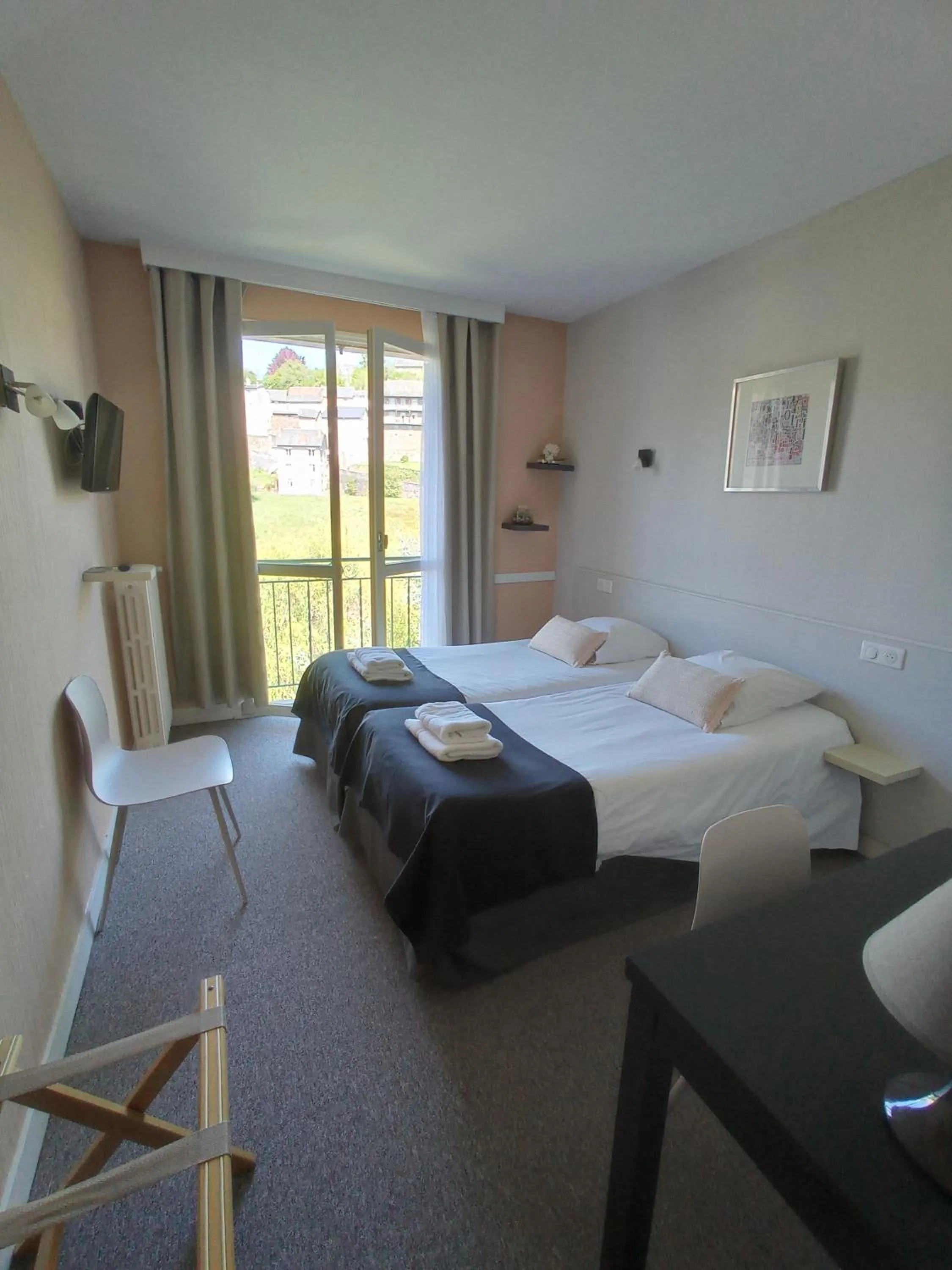 Photo of the whole room, Bed in Hôtel Ambroise