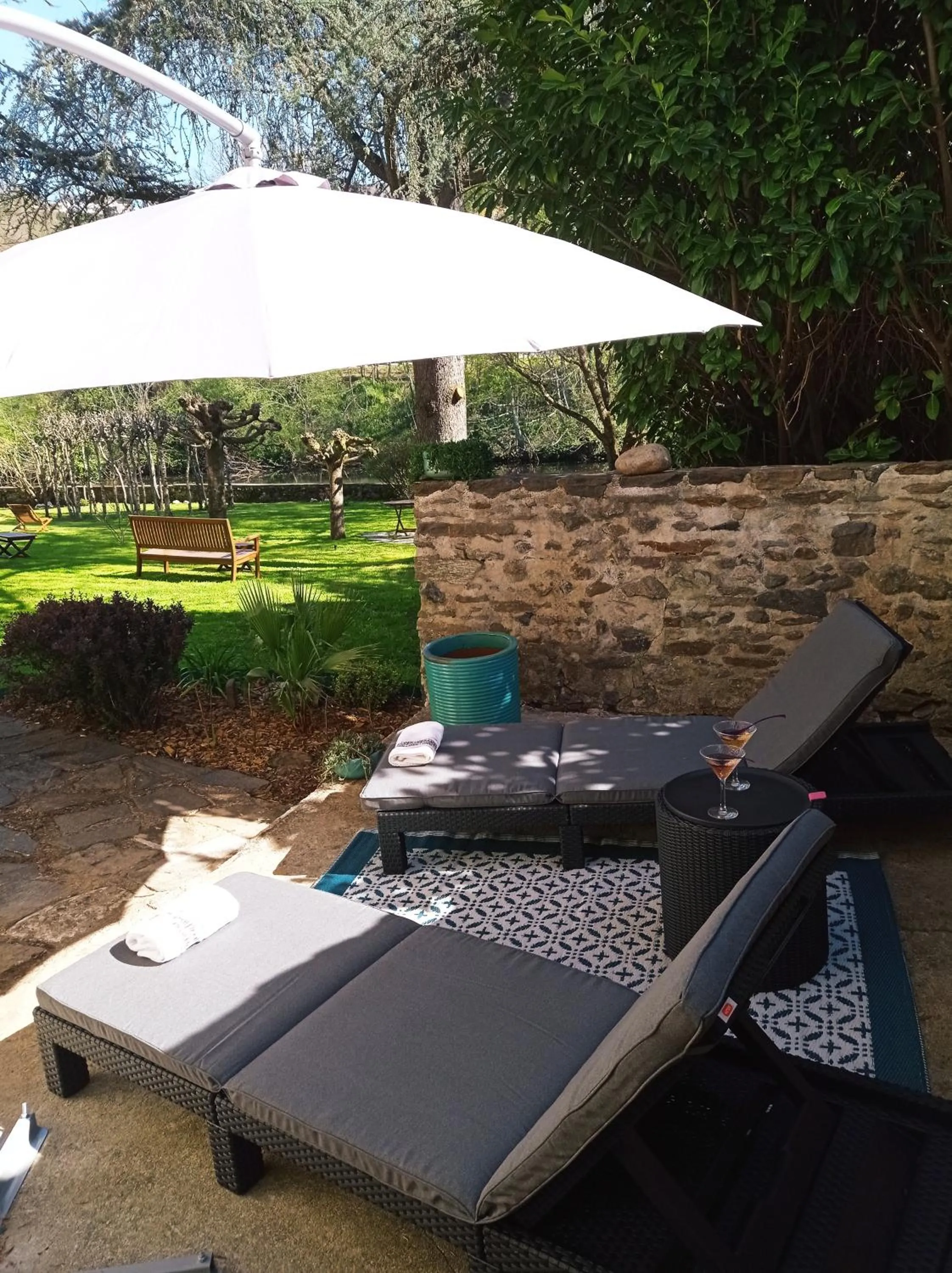 Garden view in Hôtel Ambroise