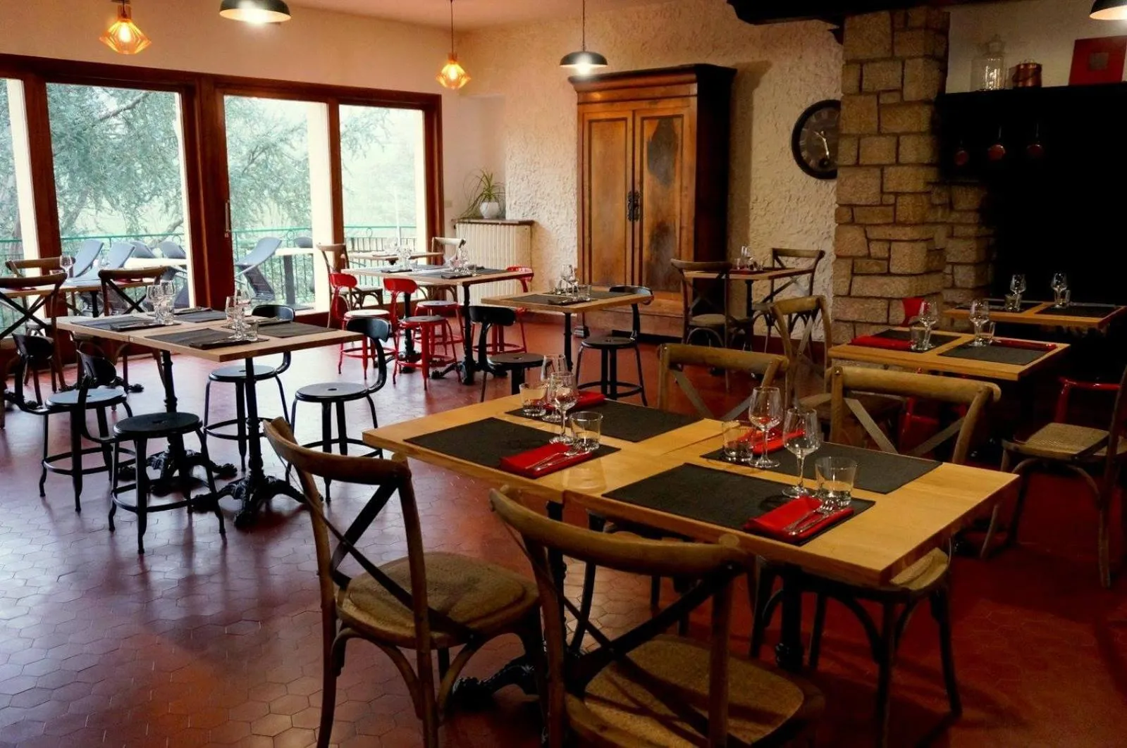 Restaurant/places to eat in Hôtel Ambroise