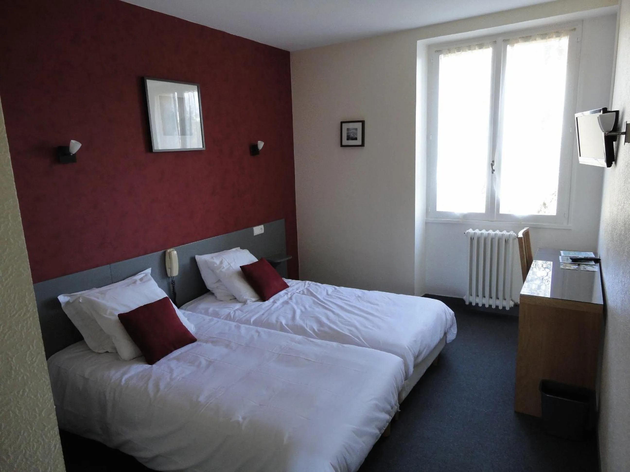 Photo of the whole room, Bed in Hôtel Ambroise