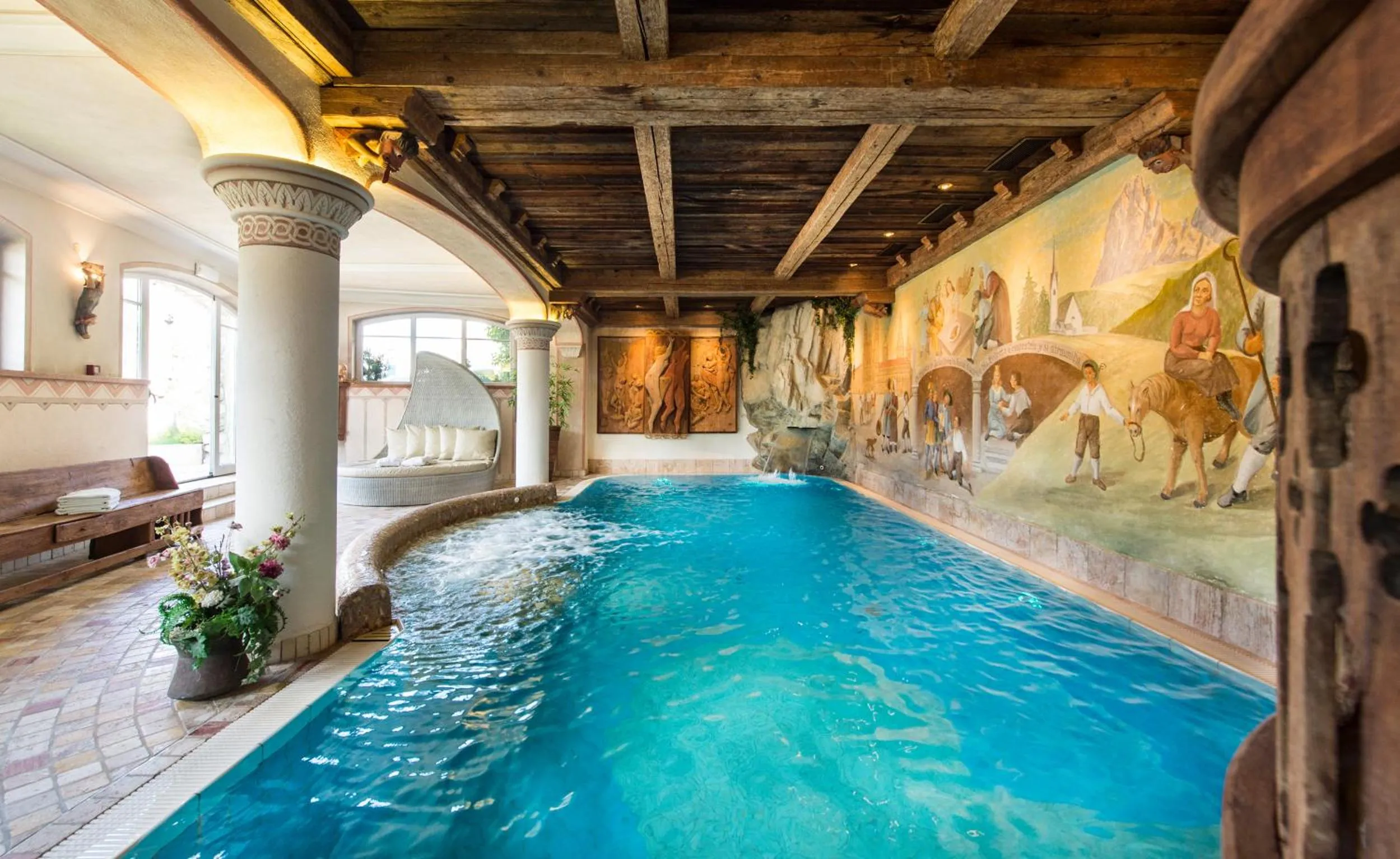 Swimming pool in Hotel Ansitz Jakoberhof