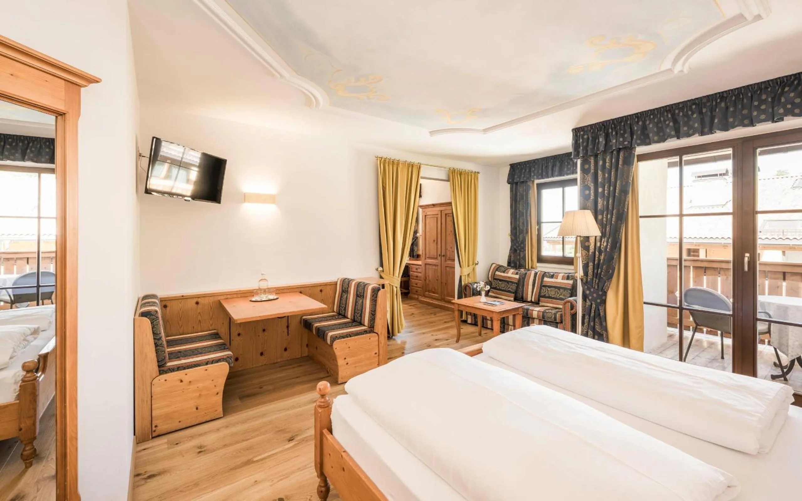 Bedroom, Bed in Hotel Ansitz Jakoberhof