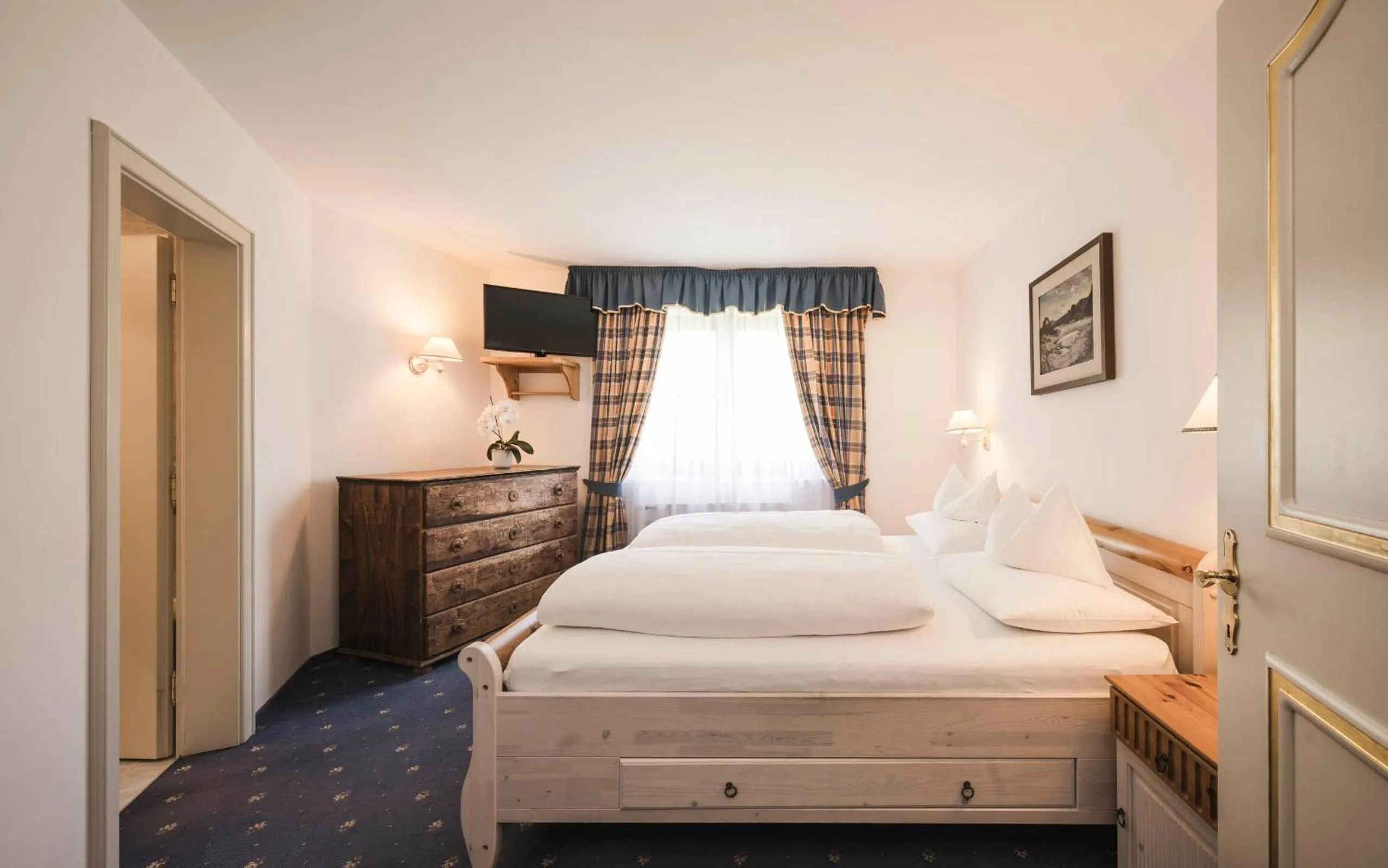 Photo of the whole room, Bed in Hotel Ansitz Jakoberhof