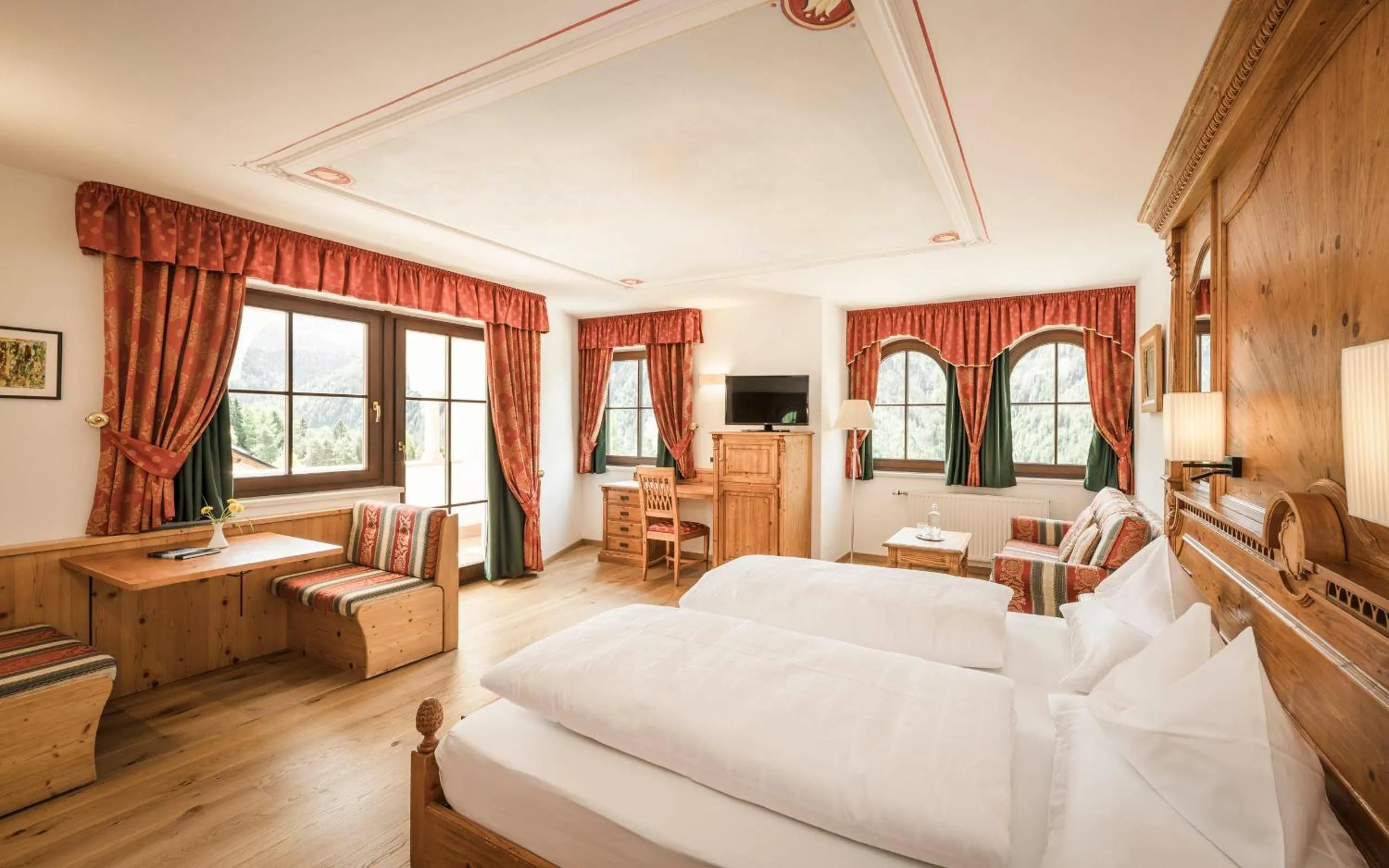 Bedroom, Bed in Hotel Ansitz Jakoberhof